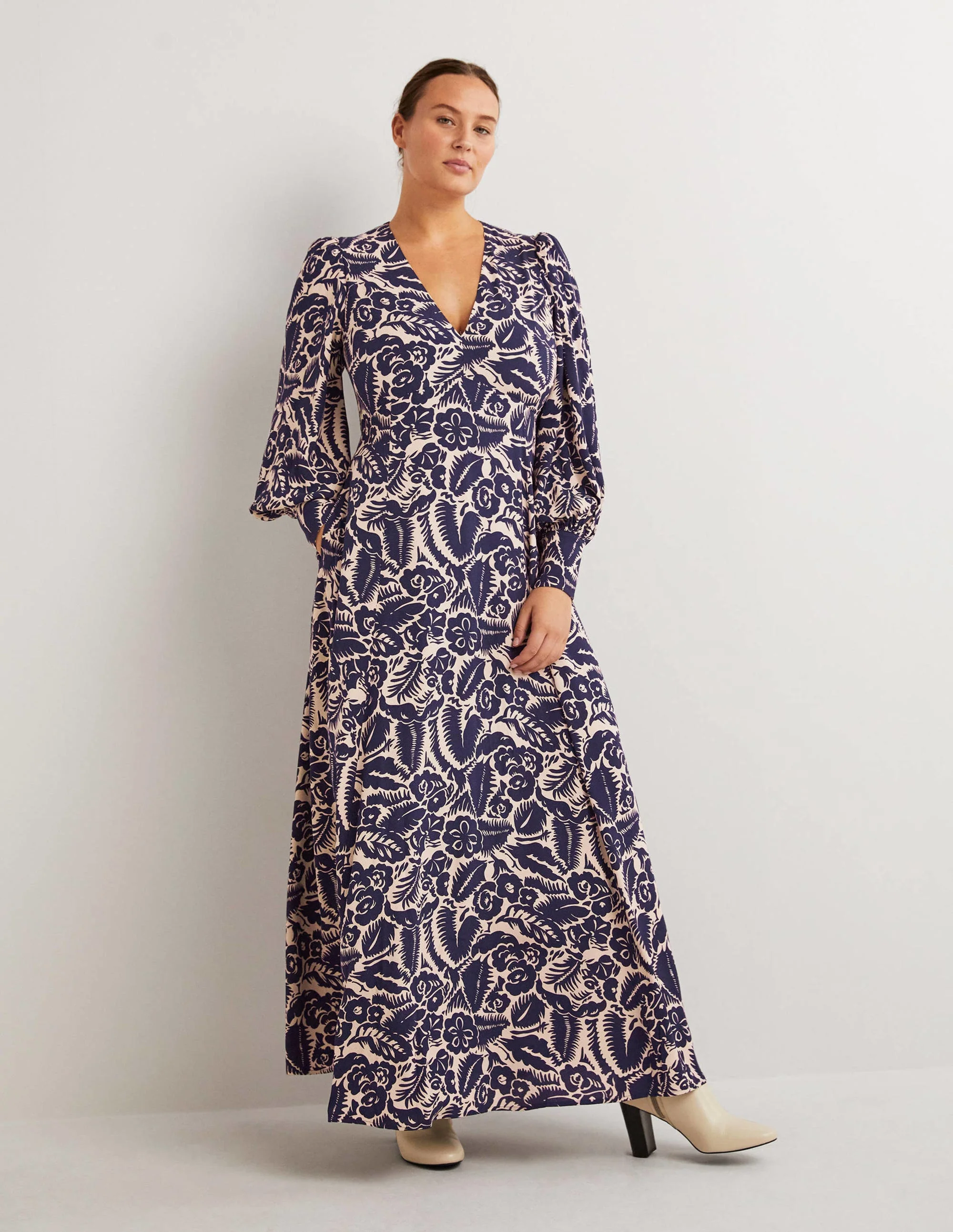 Maxikleid in Empire-Form mit V-Ausschnitt-Navy, Abstrakter Garten