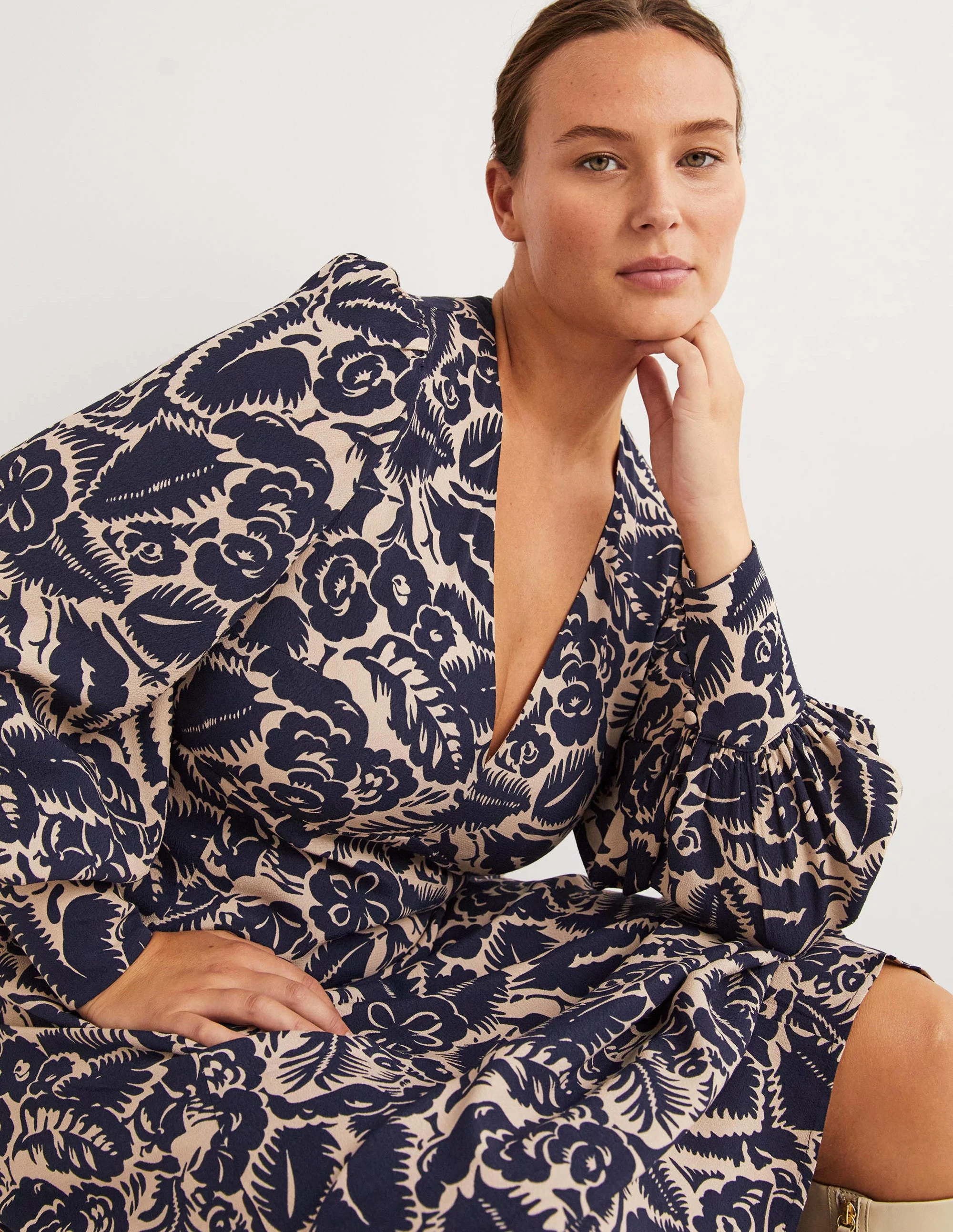 Maxikleid in Empire-Form mit V-Ausschnitt-Navy, Abstrakter Garten - Image 5