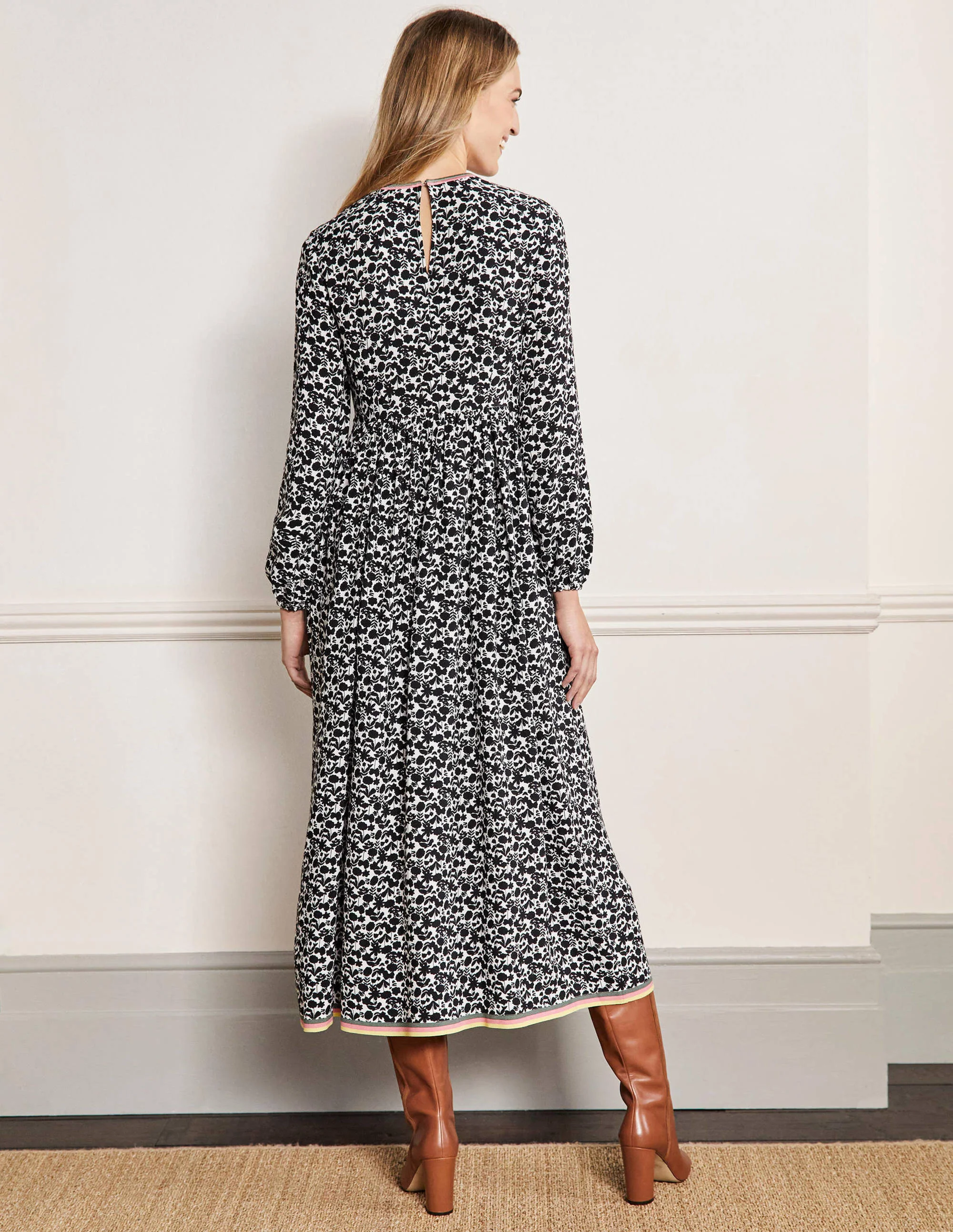 Maxikleid mit Bortendetail-Schwarz, Blüten - Image 3