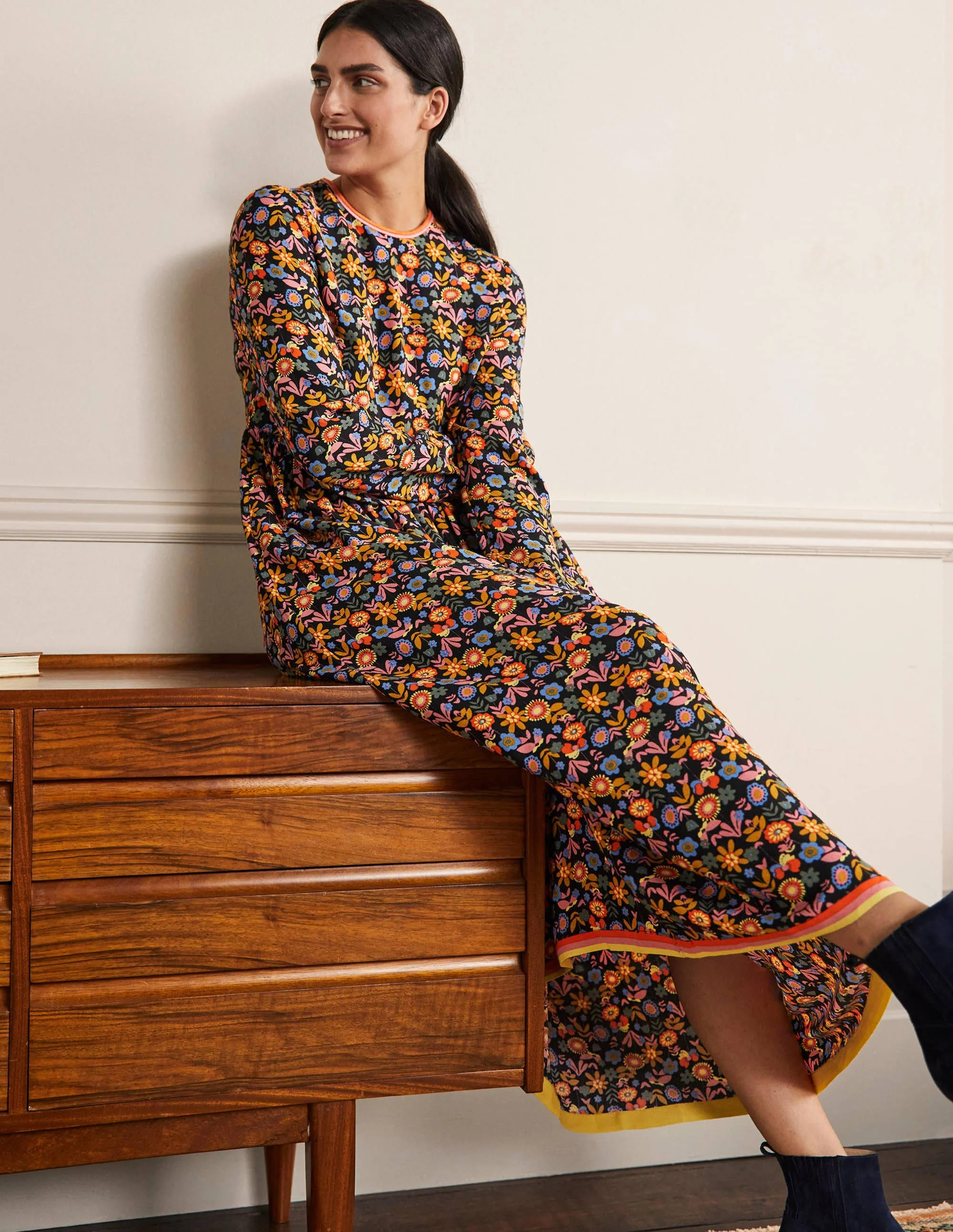 Maxikleid mit Bortendetail-Schwarz/Bunt, Blüten