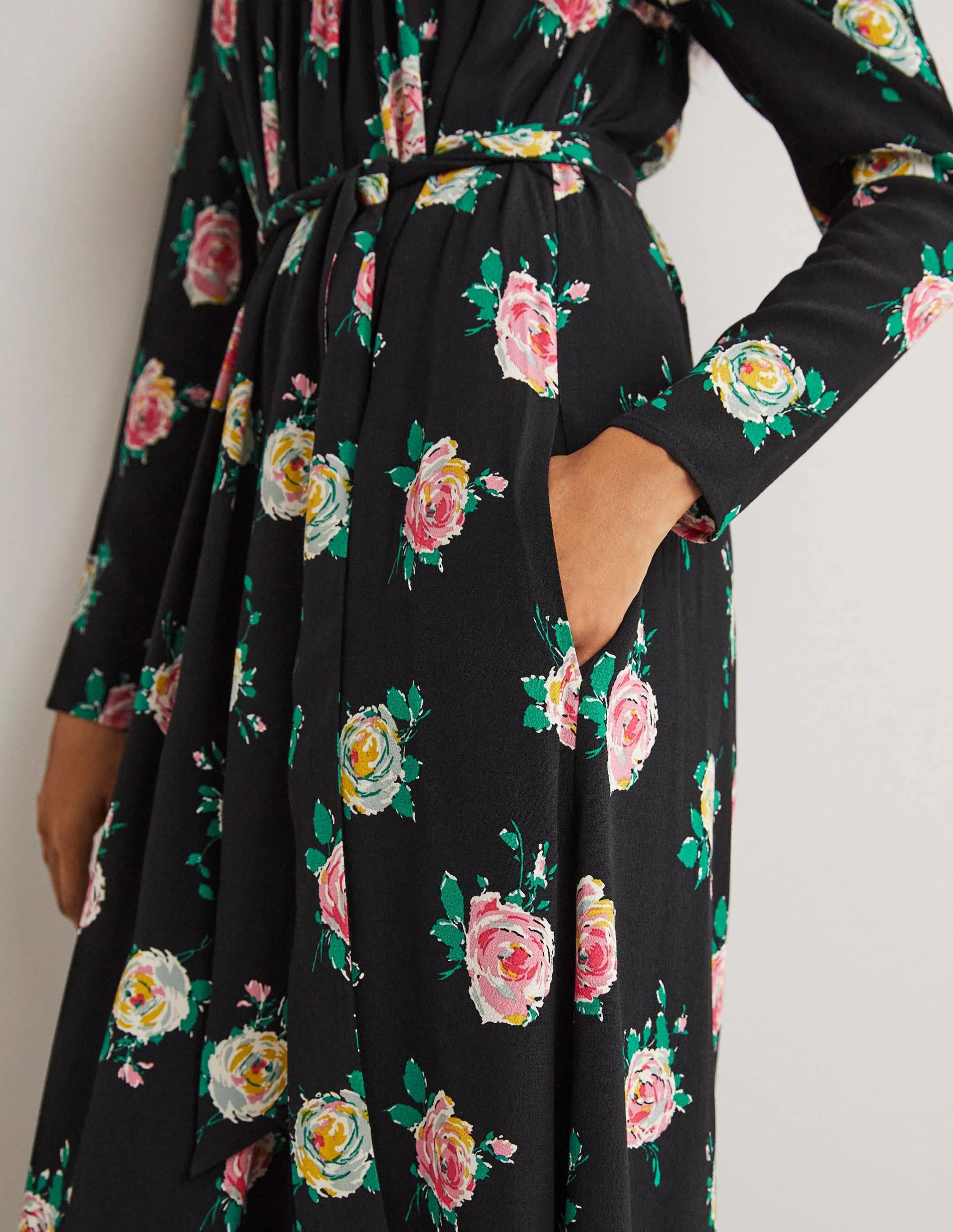 Maxikleid mit eckigem Ausschnitt-Schwarz, Gemalte Rosen - Image 2