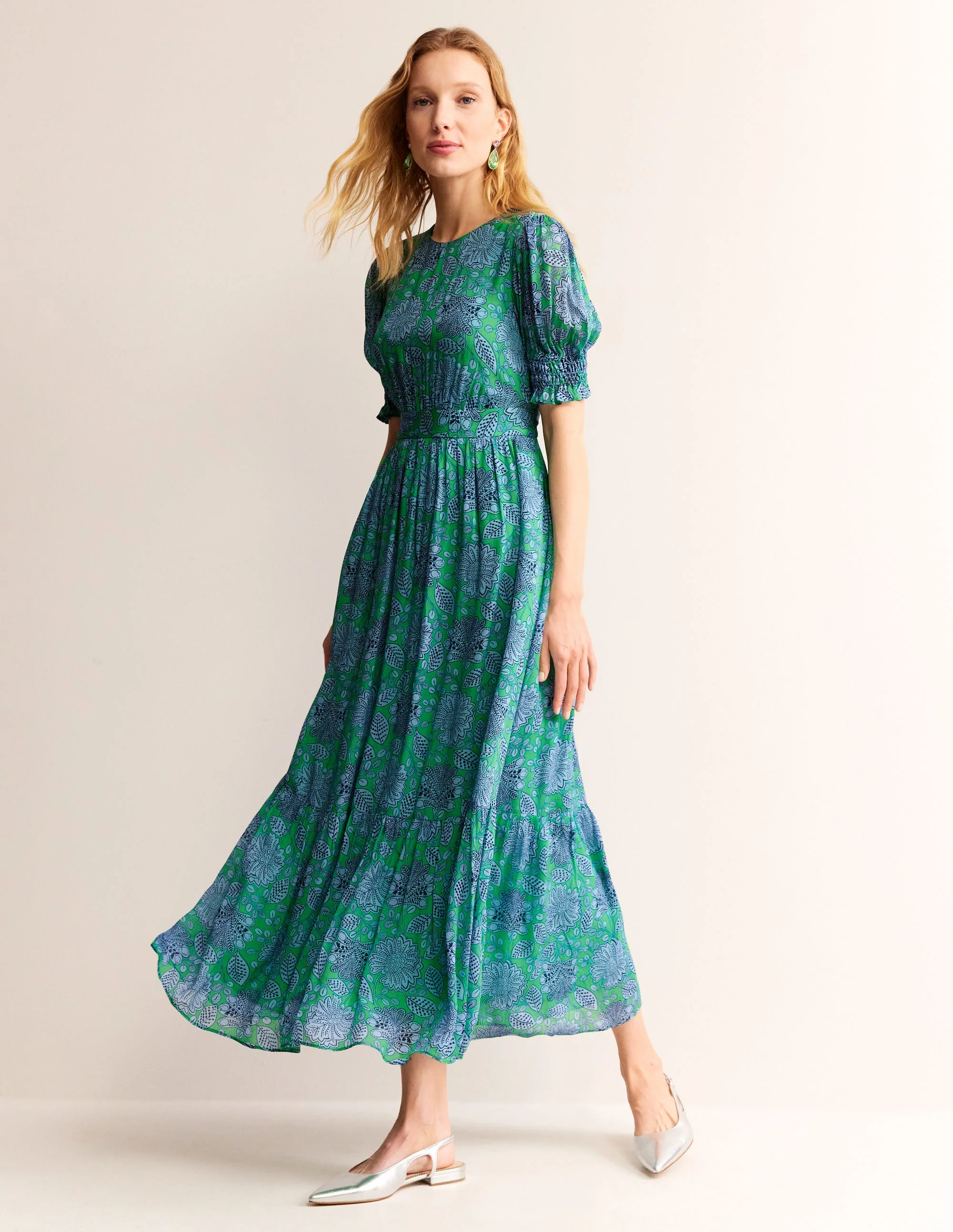 Maxikleid mit gesmokten Ärmelbündchen-Ming Grün, Gardenia Swirl