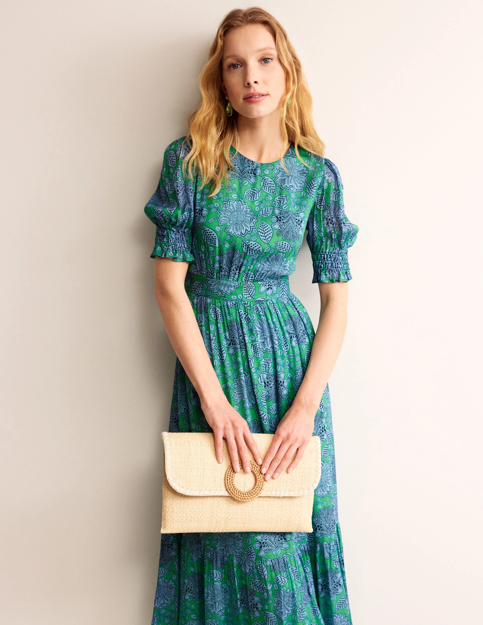 Maxikleid mit gesmokten Ärmelbündchen-Ming Grün, Gardenia Swirl - Image 4