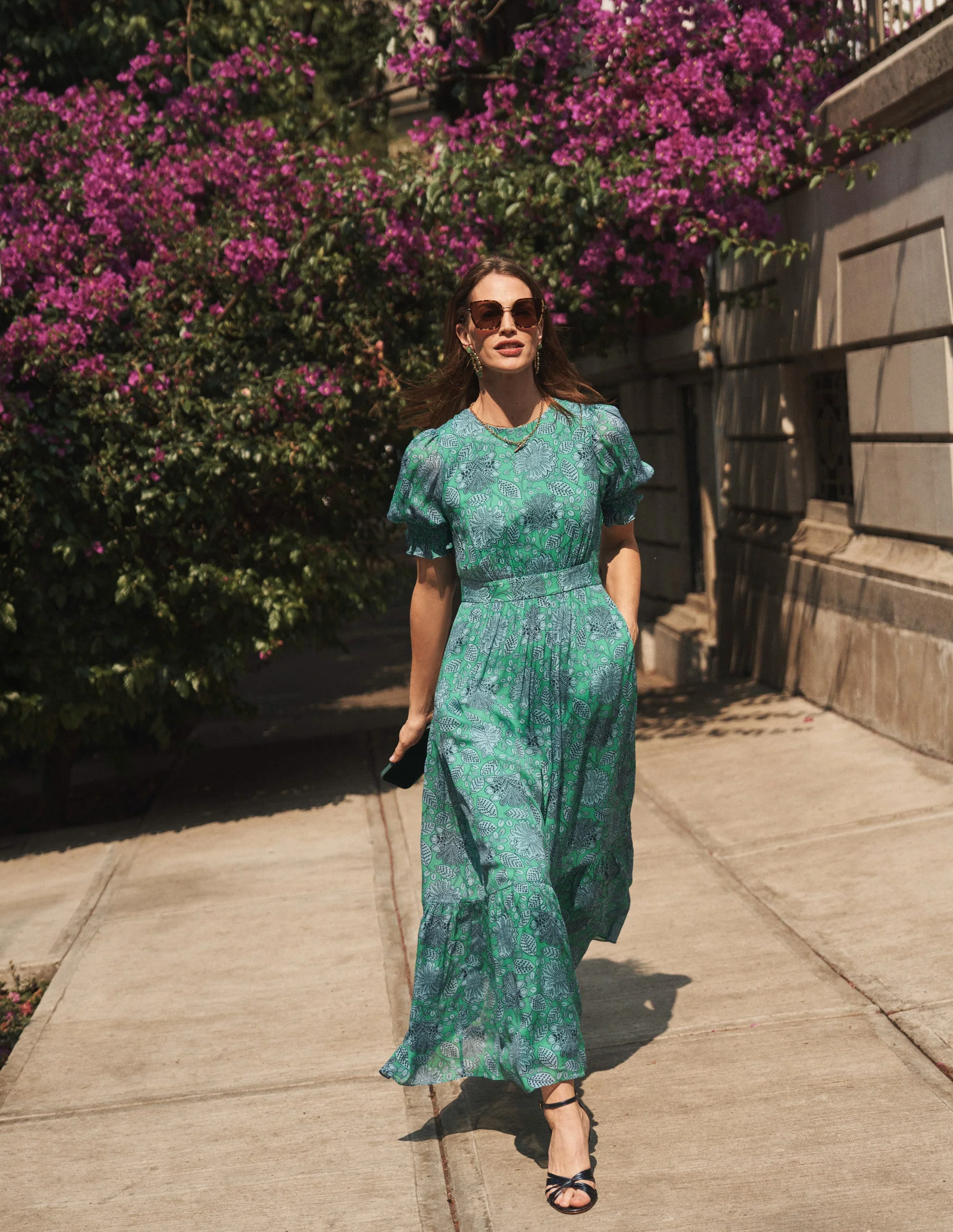 Maxikleid mit gesmokten Ärmelbündchen-Ming Grün, Gardenia Swirl - Image 5