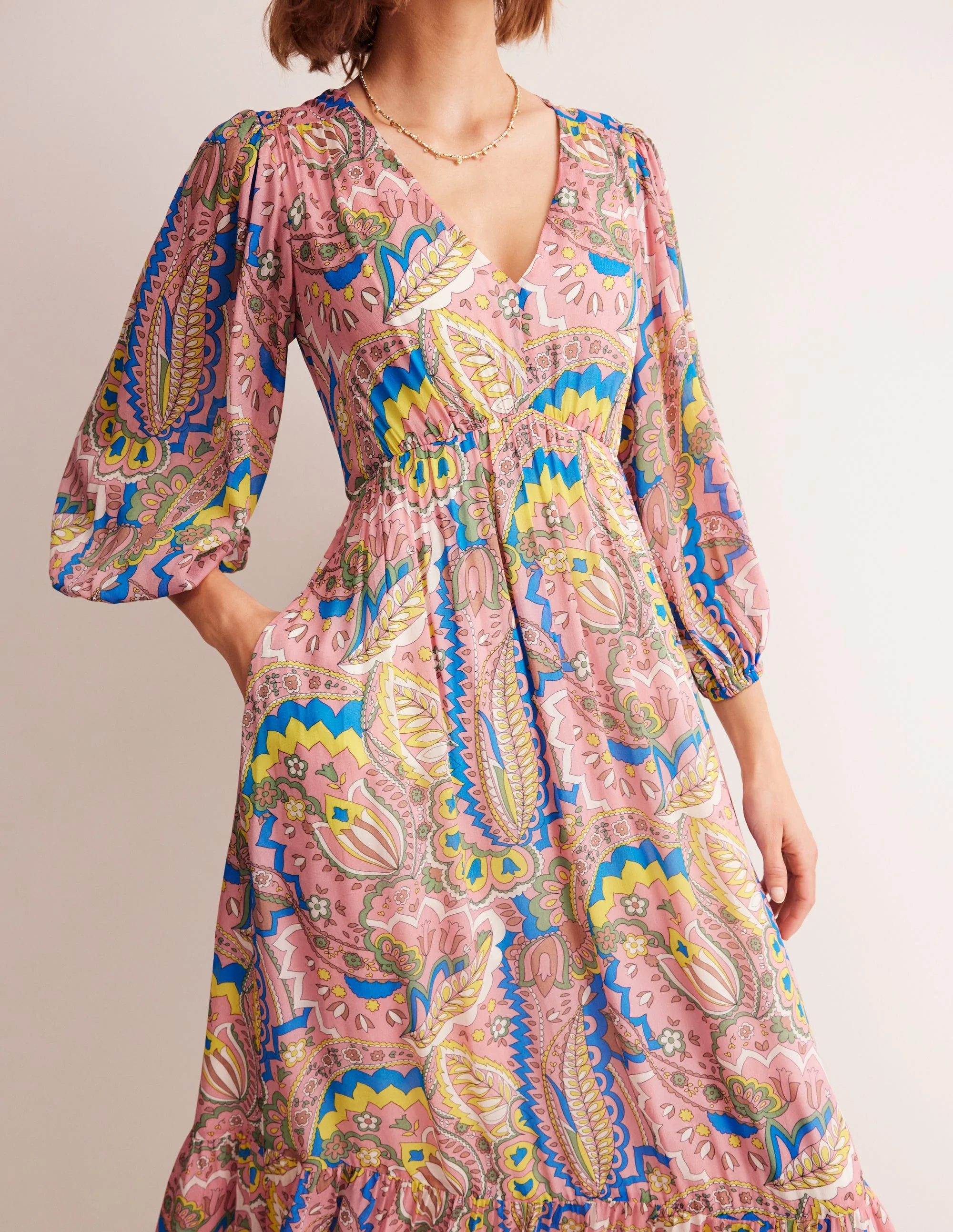 Maxikleid mit V-Ausschnitt und Puffärmeln-Bunt, Blüten-Paisley - Image 2
