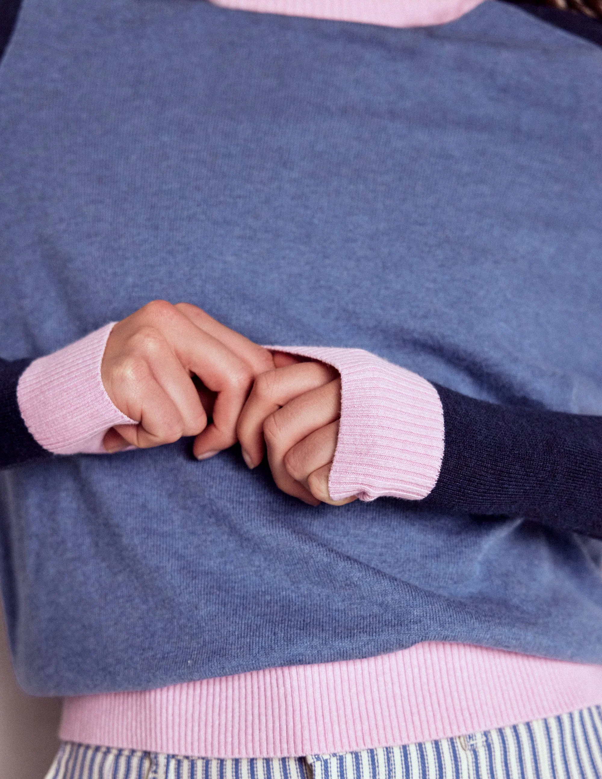 Meg Pullover mit Raglanärmeln-Blau, Rosa Blockfarben - Image 2