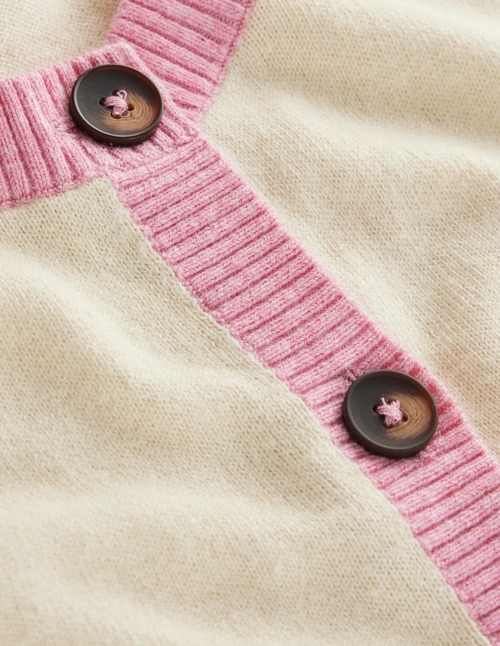 Meg Strickjacke mit Raglanärmeln-Warmes Naturweiß, Blockfarben - Image 6