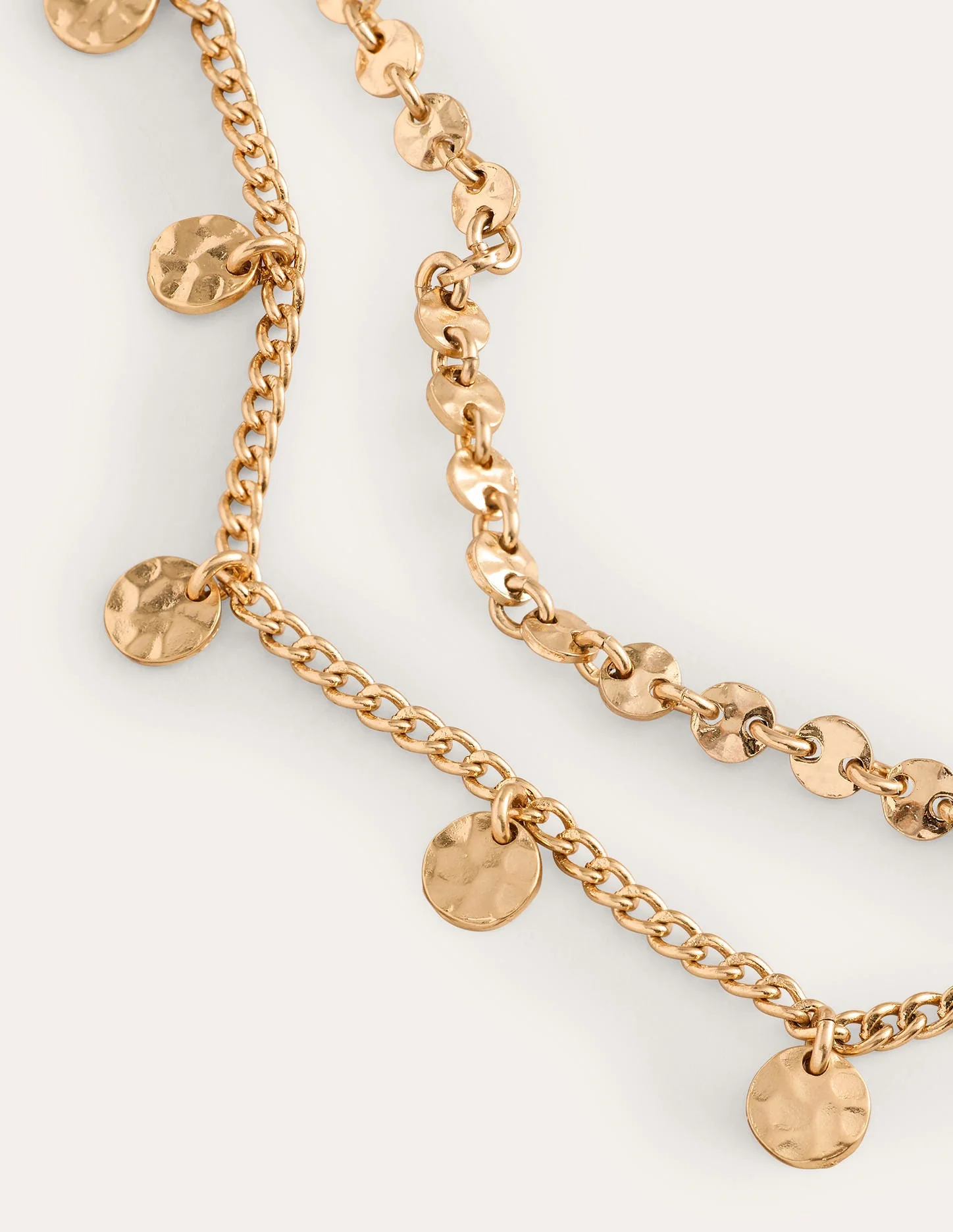 Mehrlagige Halskette mit gehämmerten Scheiben-Goldfarbe - Image 4