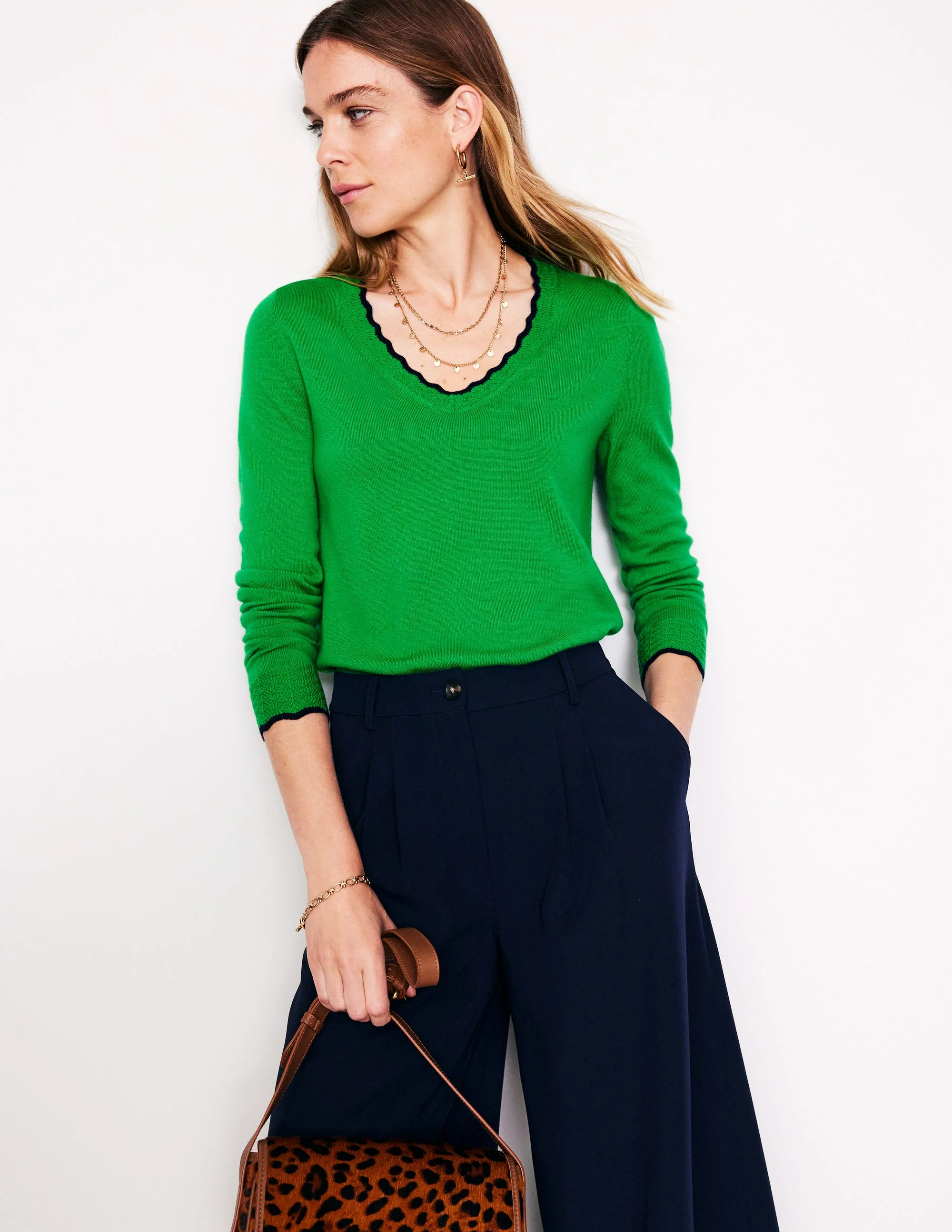Merino-Pullover mit V-Ausschnitt und Muschelsaum-Sattes Smaragdgrün - Image 4