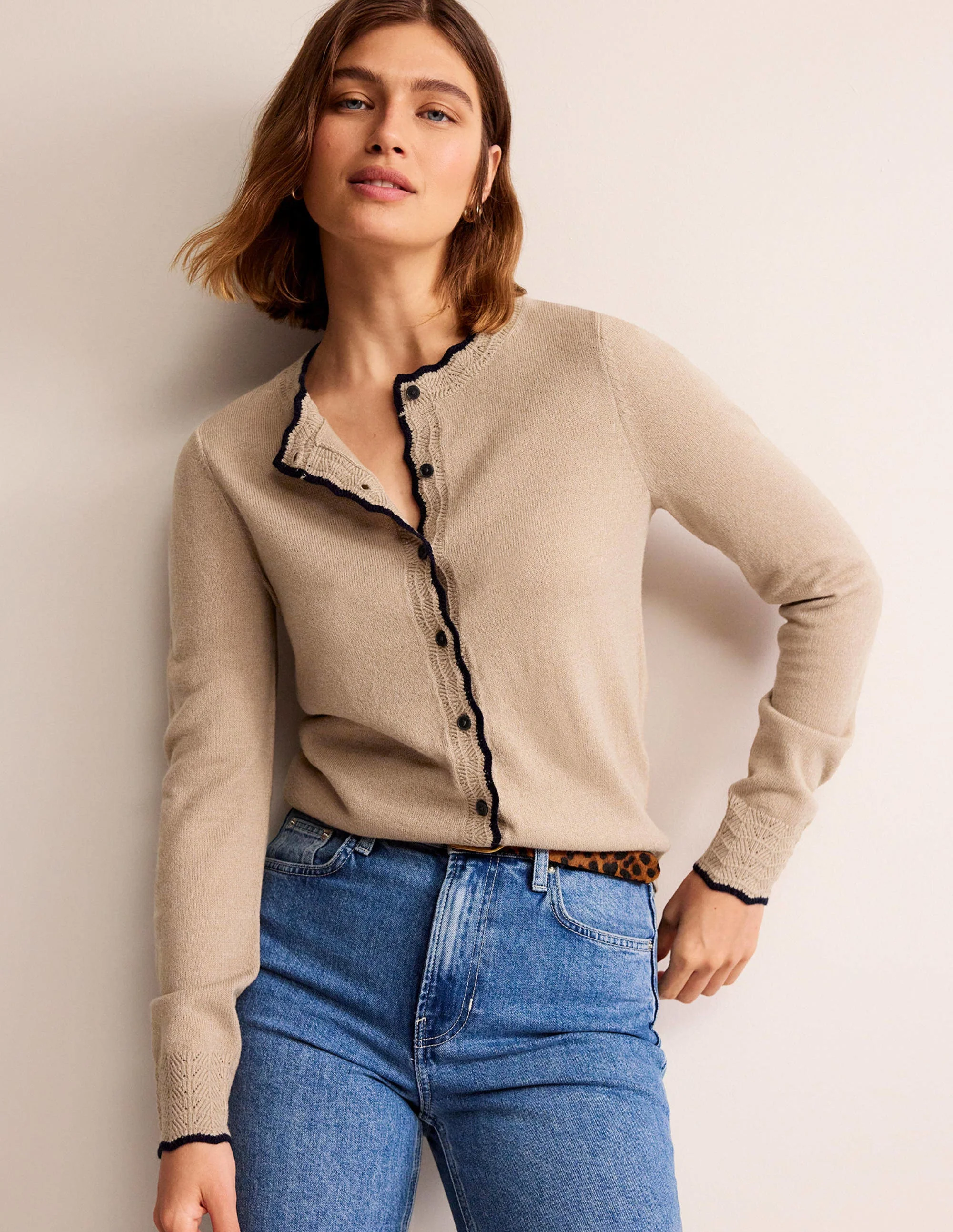 Merino-Strickjacke mit Muschelsaum-Kamelbraun Melange - Image 4