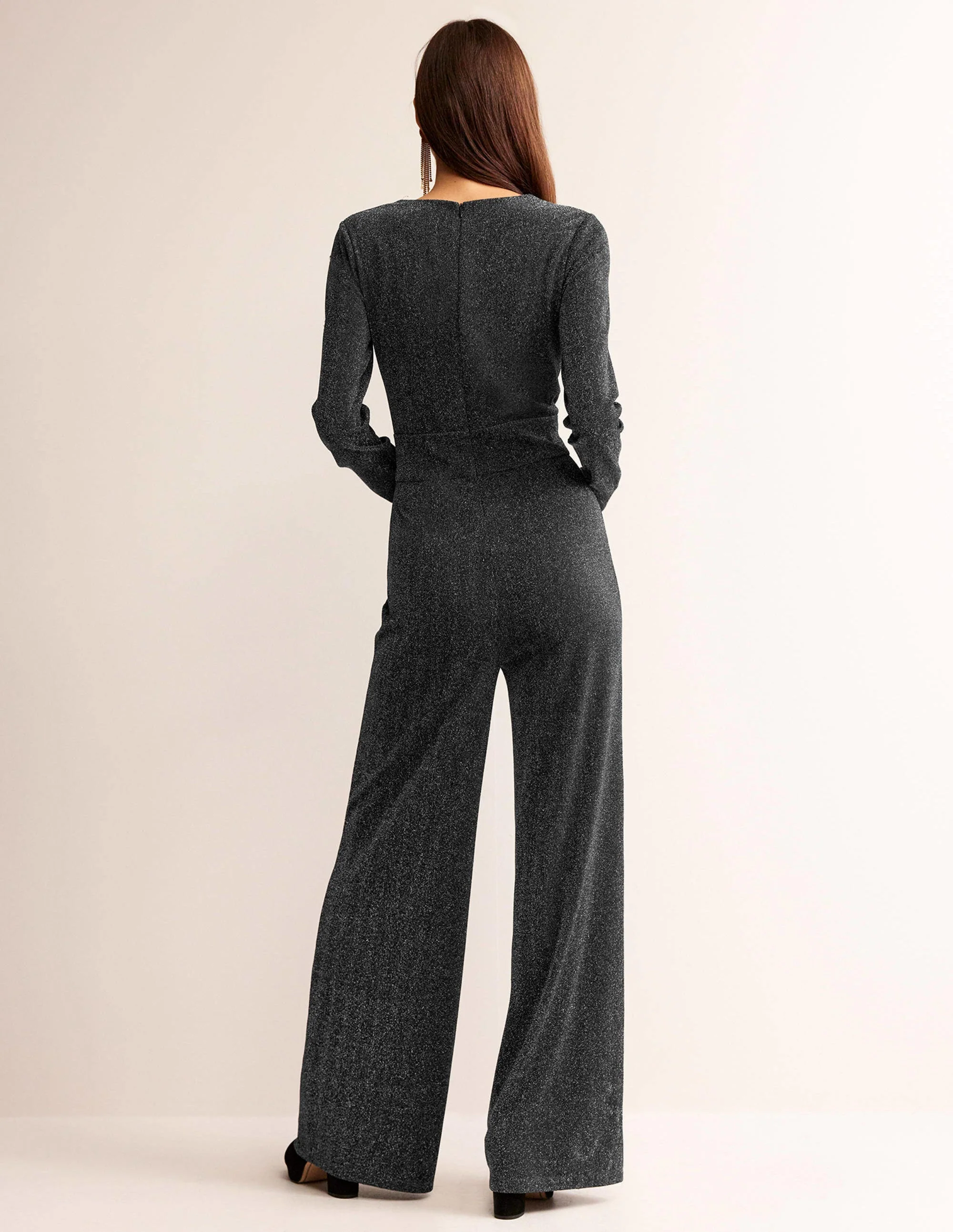 Metallic-Jumpsuit mit tiefem Ausschnitt-Schwarz - Image 3