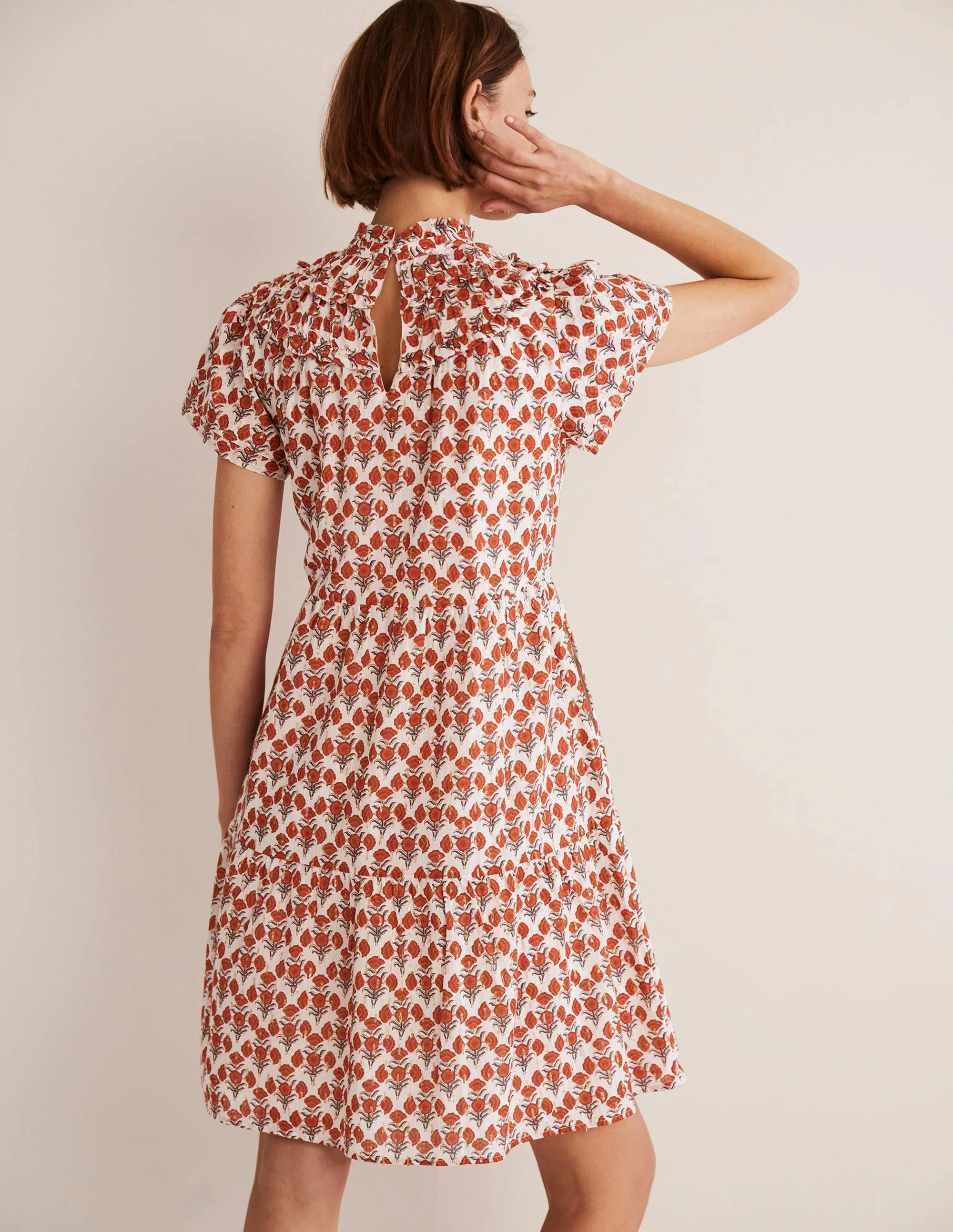 Metallic-Kleid mit Raffungen-Chili-Rot, Geometrisches Blumenmuster - Image 4