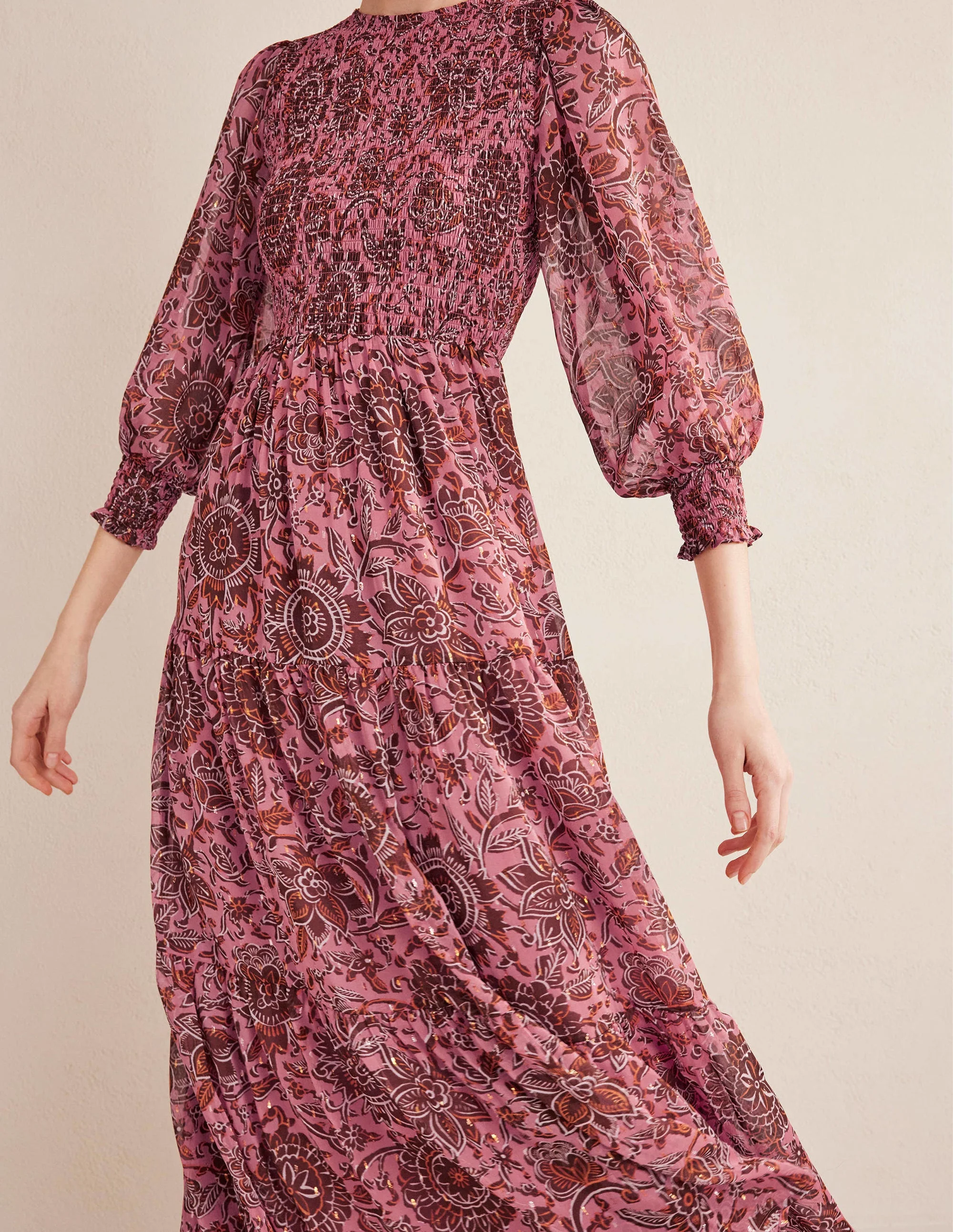 Metallic-Maxikleid mit Smokdetails-Blassrosa, Florales Gobelinmuster - Image 2