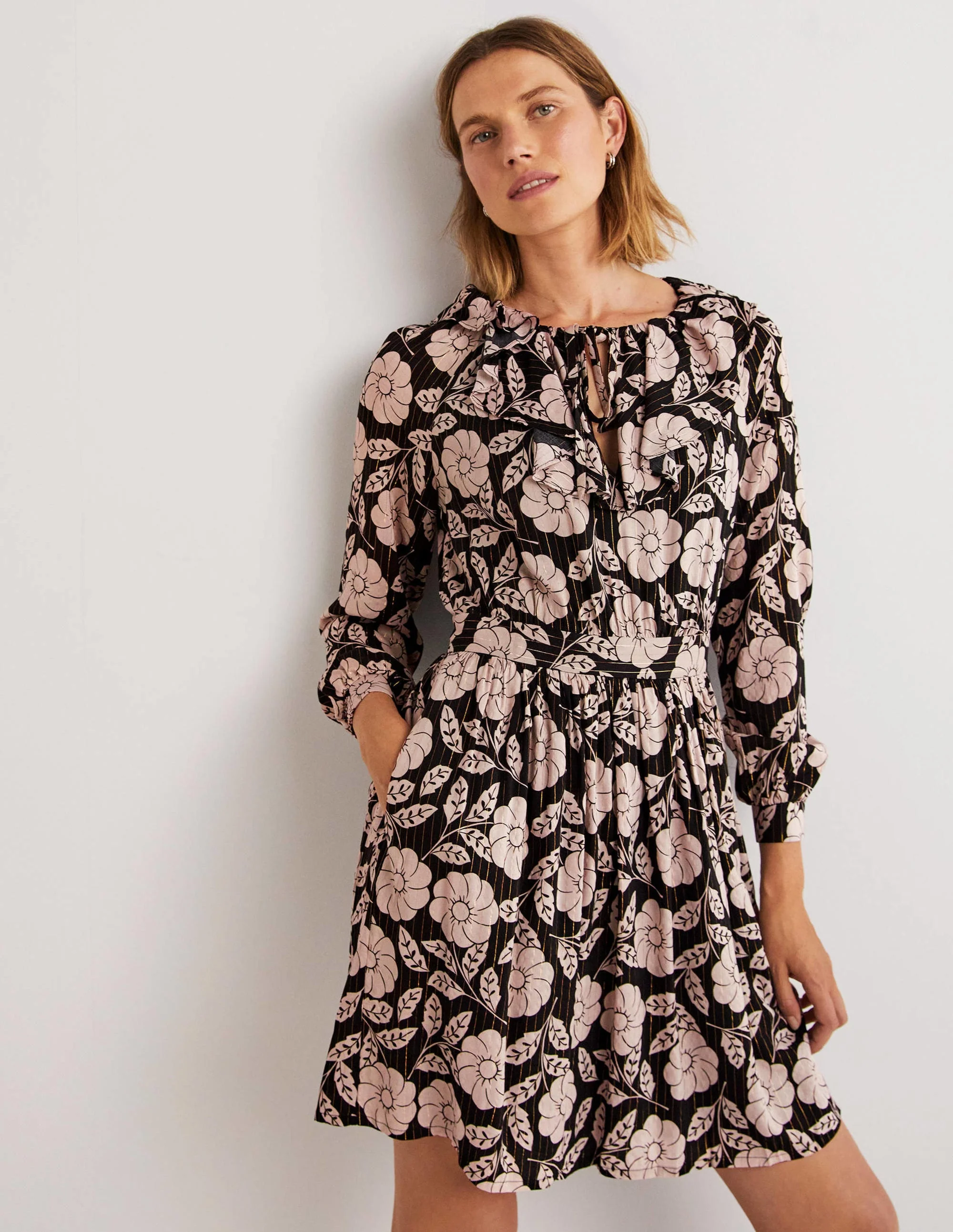 Metallisches Kleid mit Rüschen-Schwarz, Botanisches Muster