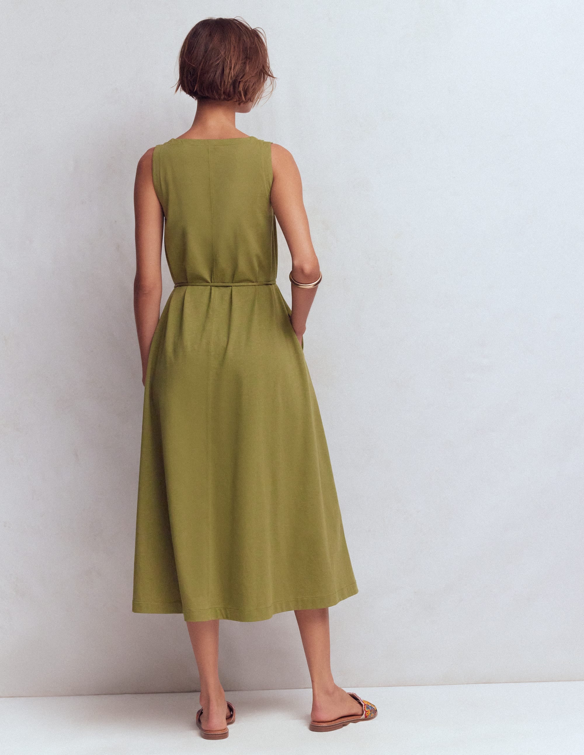 Mia Jersey-Midikleid mit V-Ausschnitt-Olive - Image 3