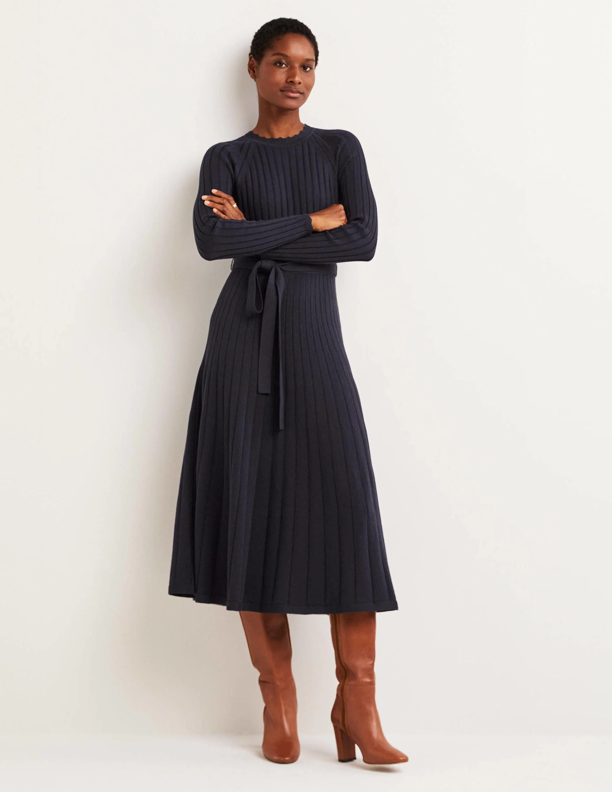 Midi-Strickkleid mit Rippdetails-Marineblau