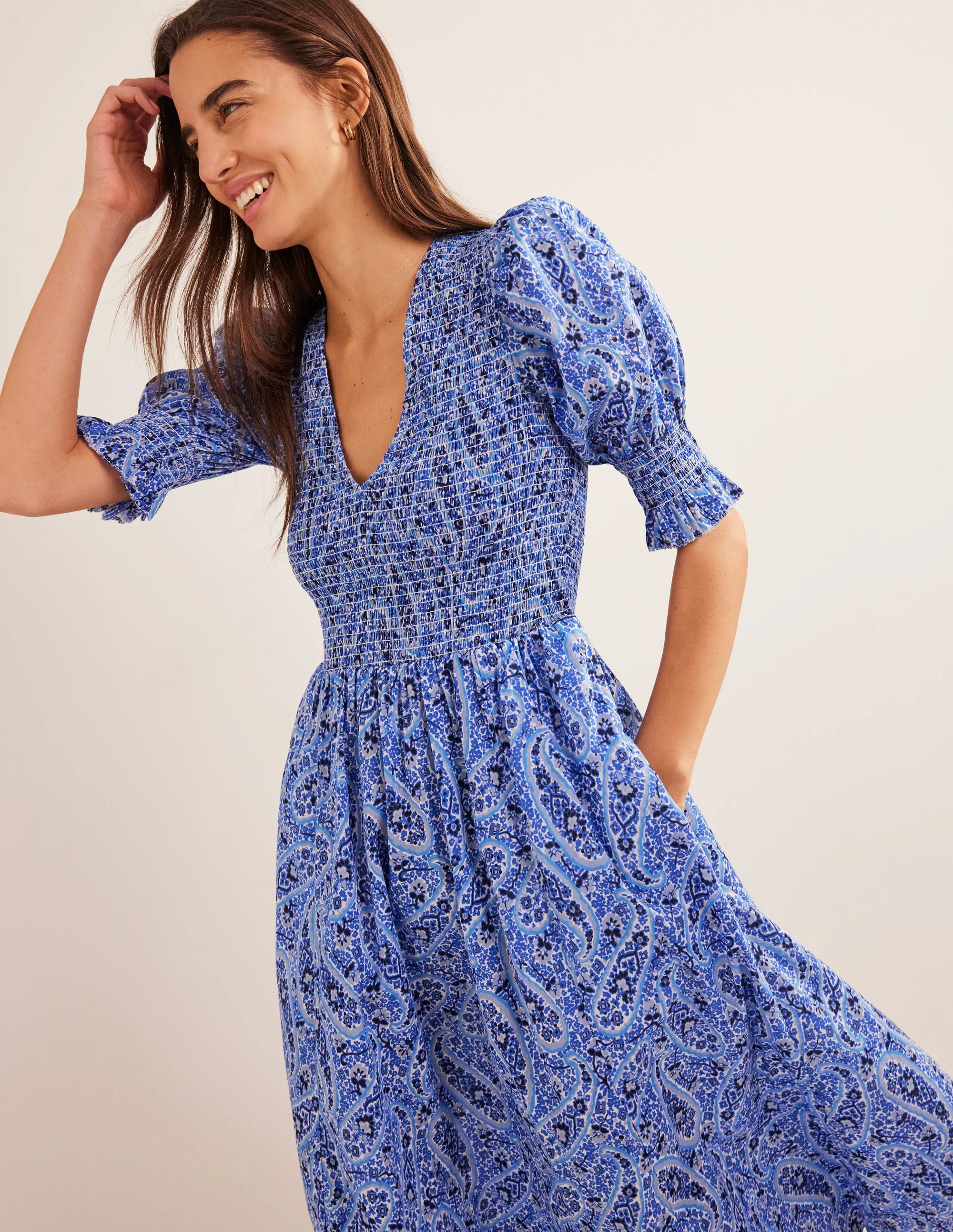 Midikleid mit gesmoktem Oberteil-Nebelblau, Paisley-Blüten - Image 2