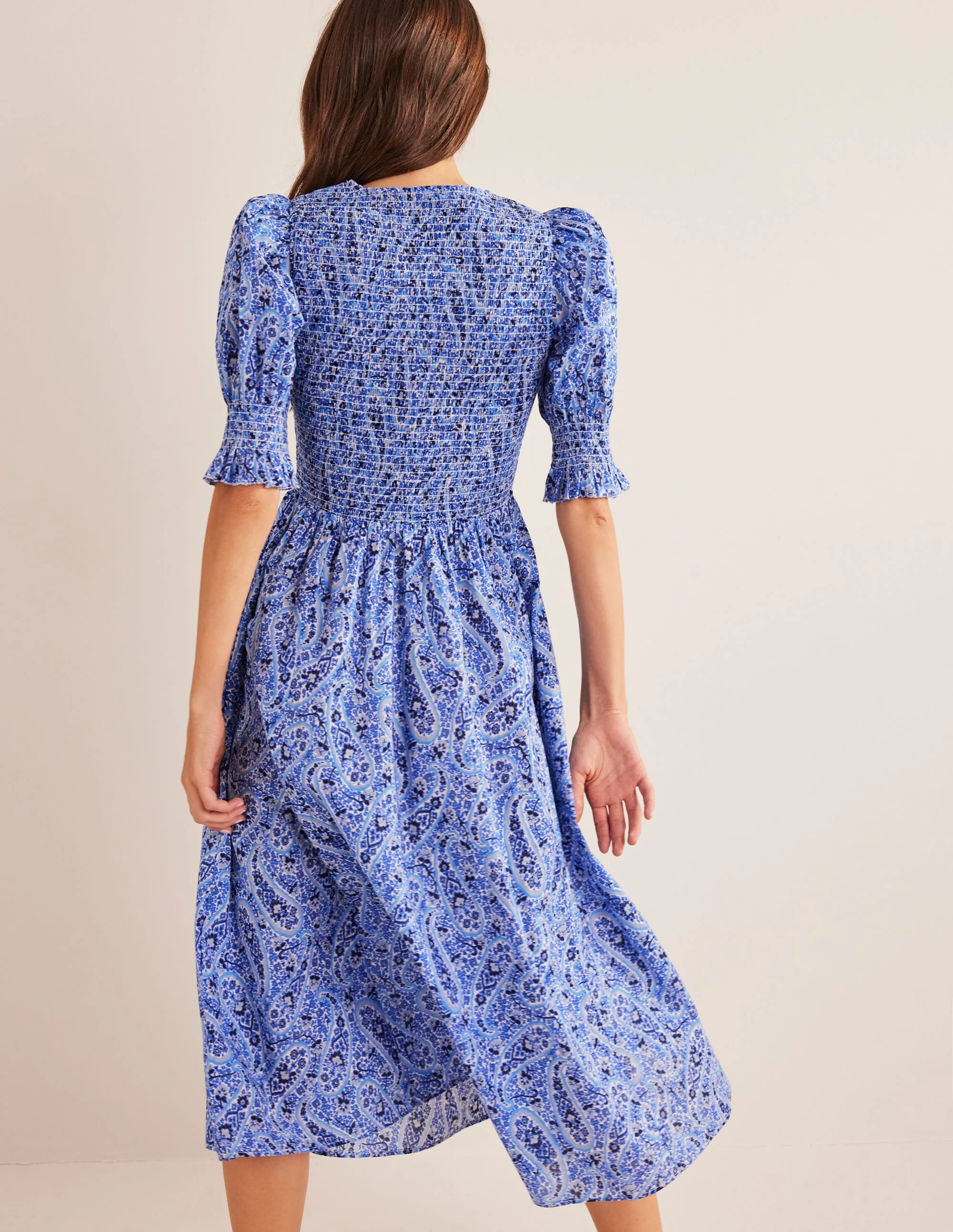 Midikleid mit gesmoktem Oberteil-Nebelblau, Paisley-Blüten - Image 3