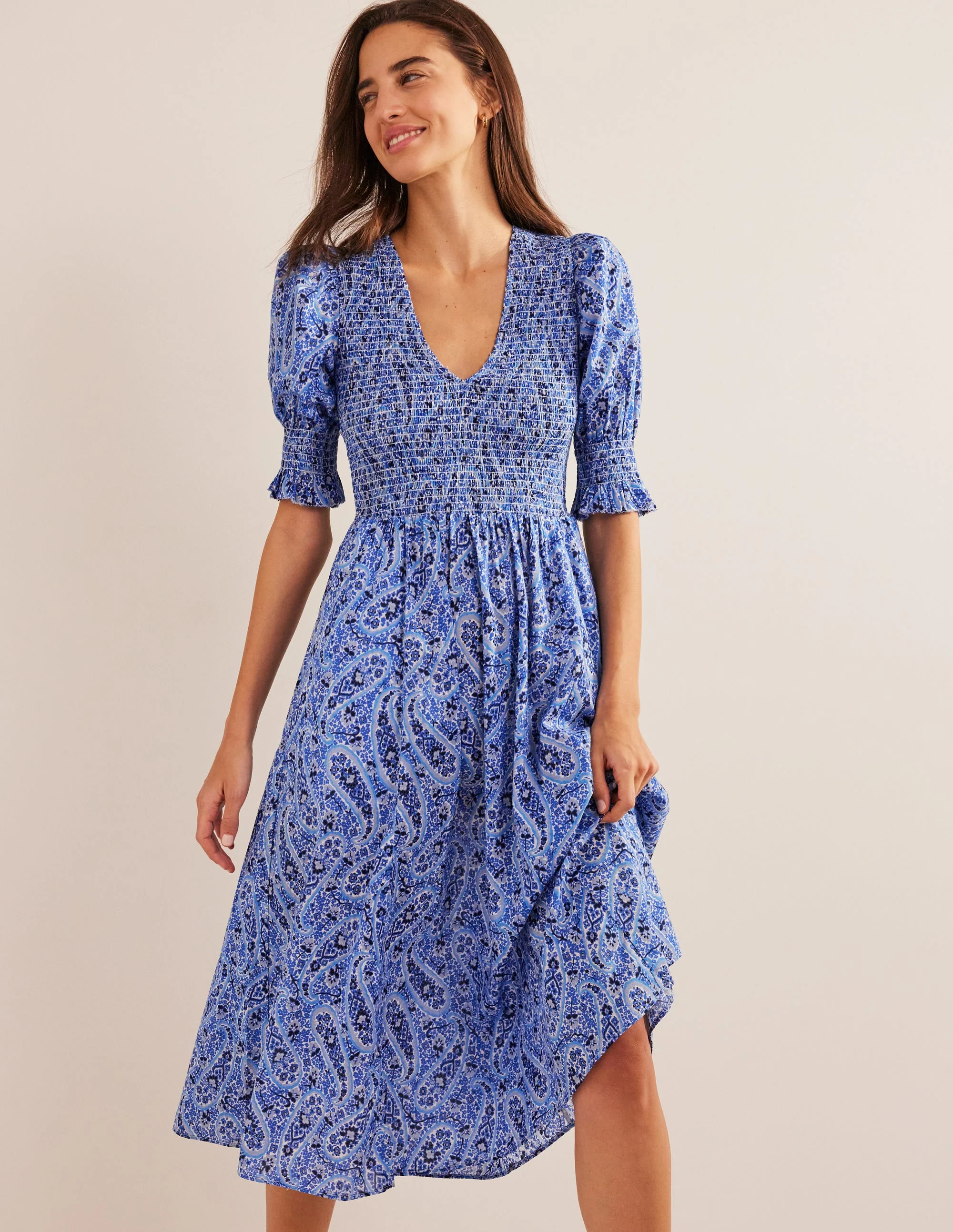 Midikleid mit gesmoktem Oberteil-Nebelblau, Paisley-Blüten - Image 4