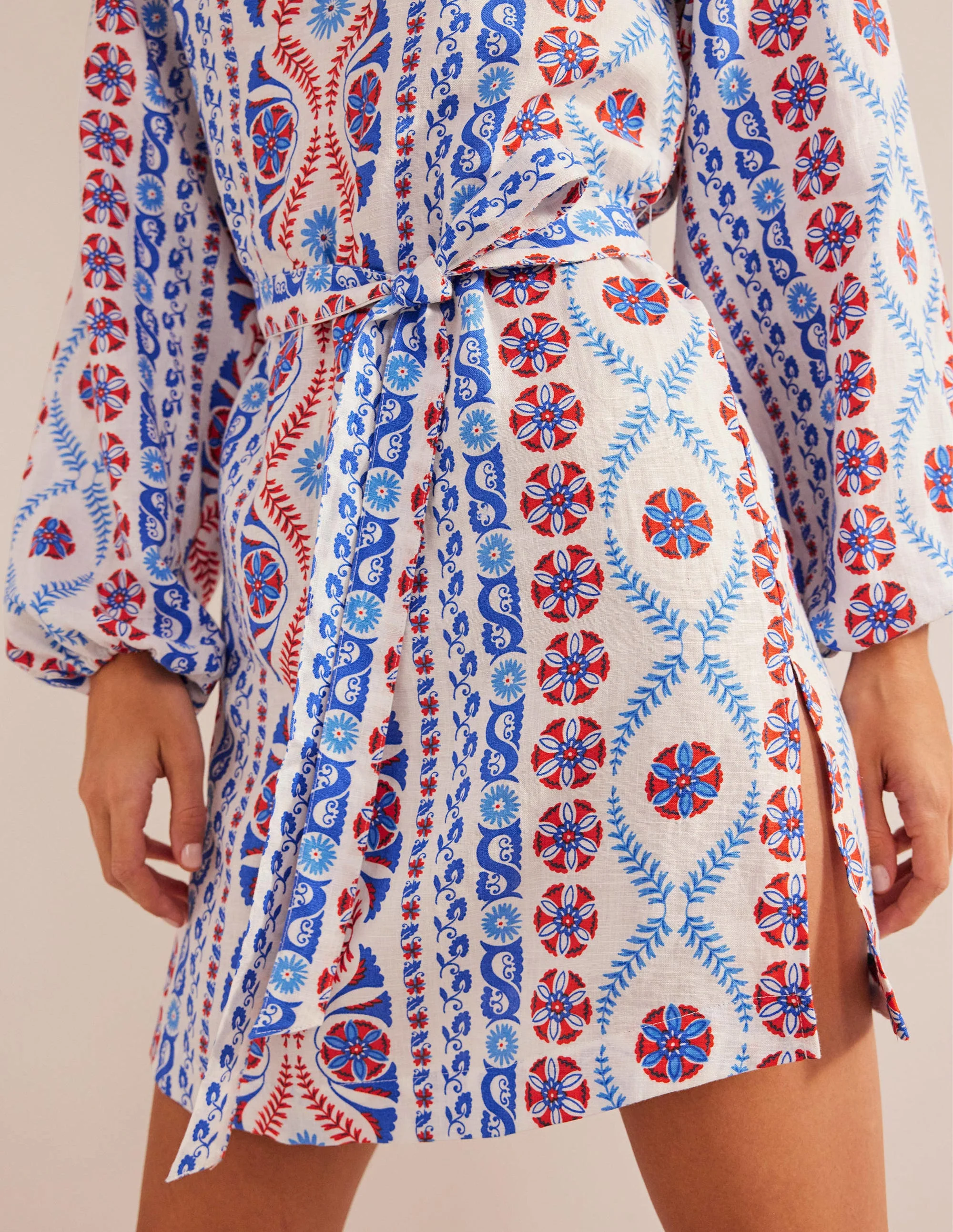 Mini-Kaftan mit Taillengürtel und V-Ausschnitt-Frühlingswiese, Üppige Streifen - Image 2