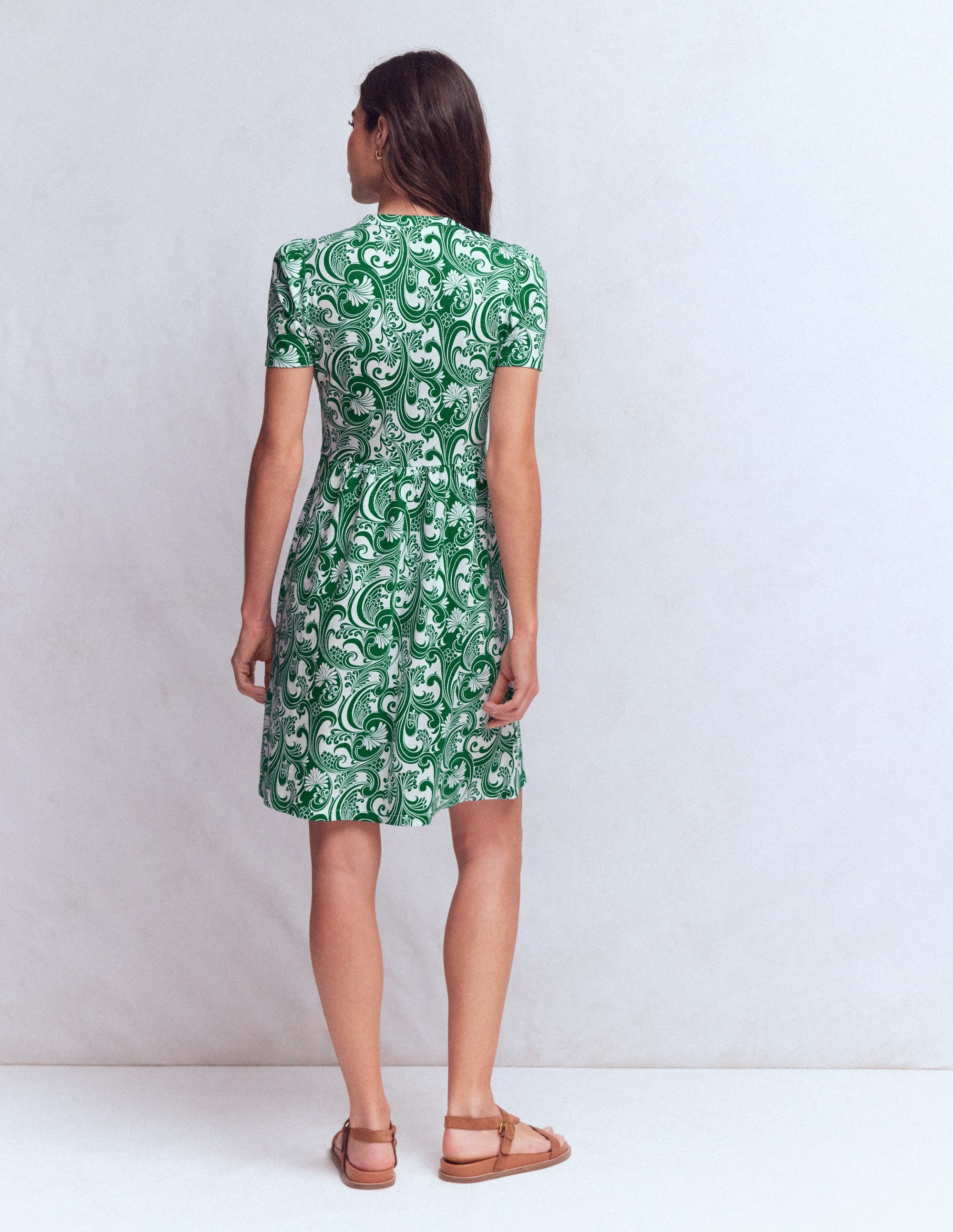Naomi Kurzärmliges Kleid-Juwelengrün, Laubwirbel - Image 7