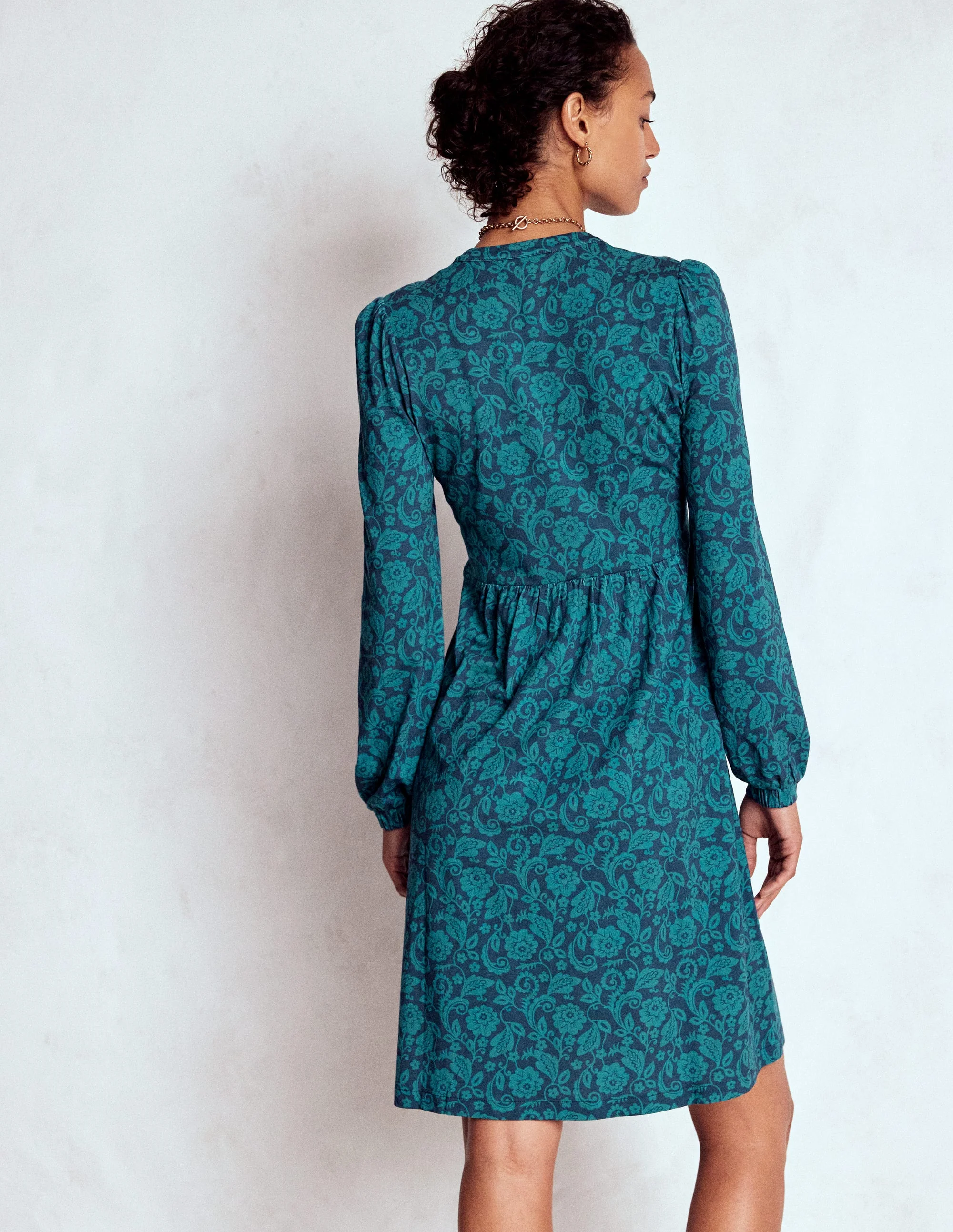 Naomi Lockeres Jerseykleid-Mitternachtsblau, Blumenornament - Image 3