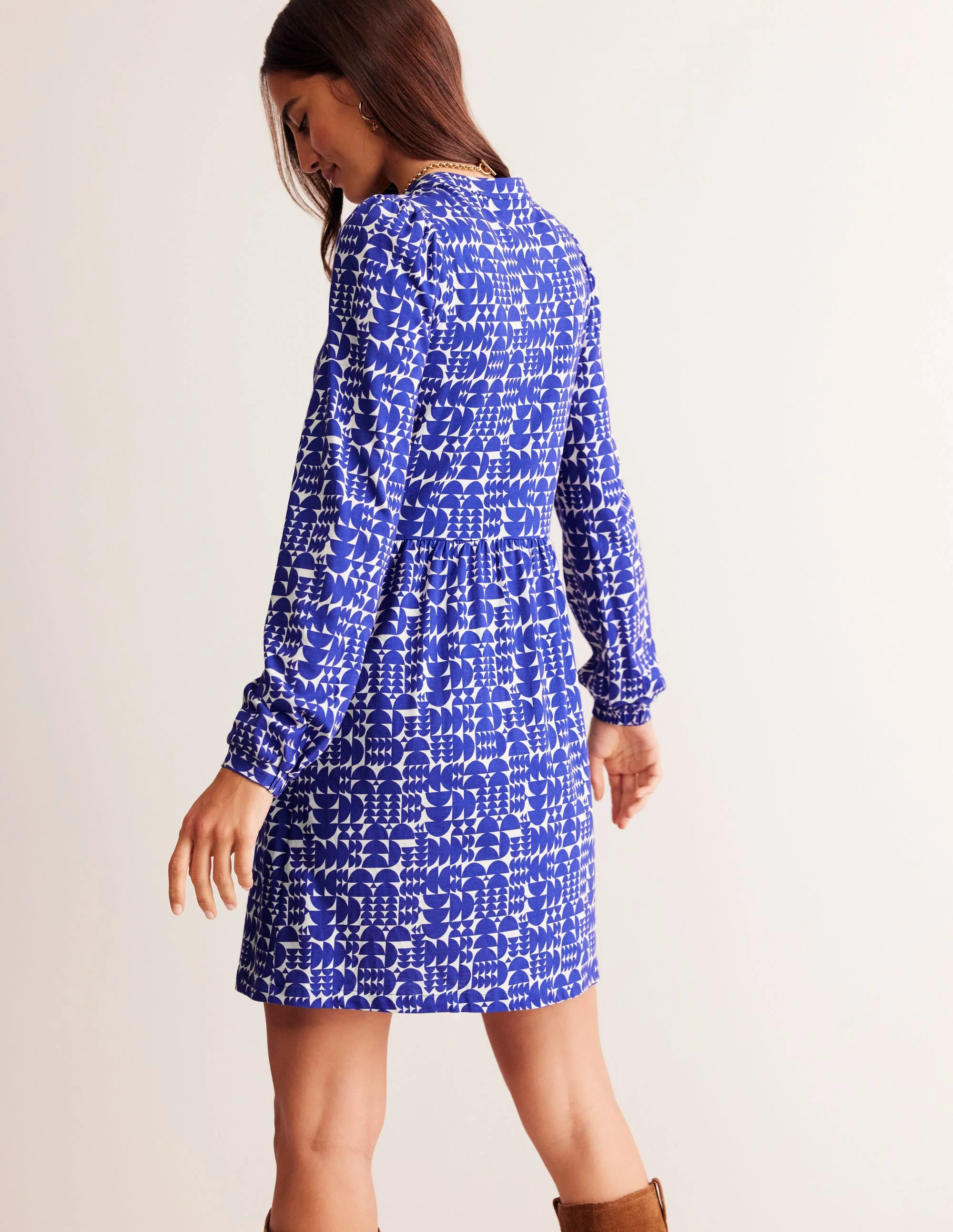 Naomi Lockeres Jerseykleid-Saphirblau, Motiv Geometric Pop - Image 3