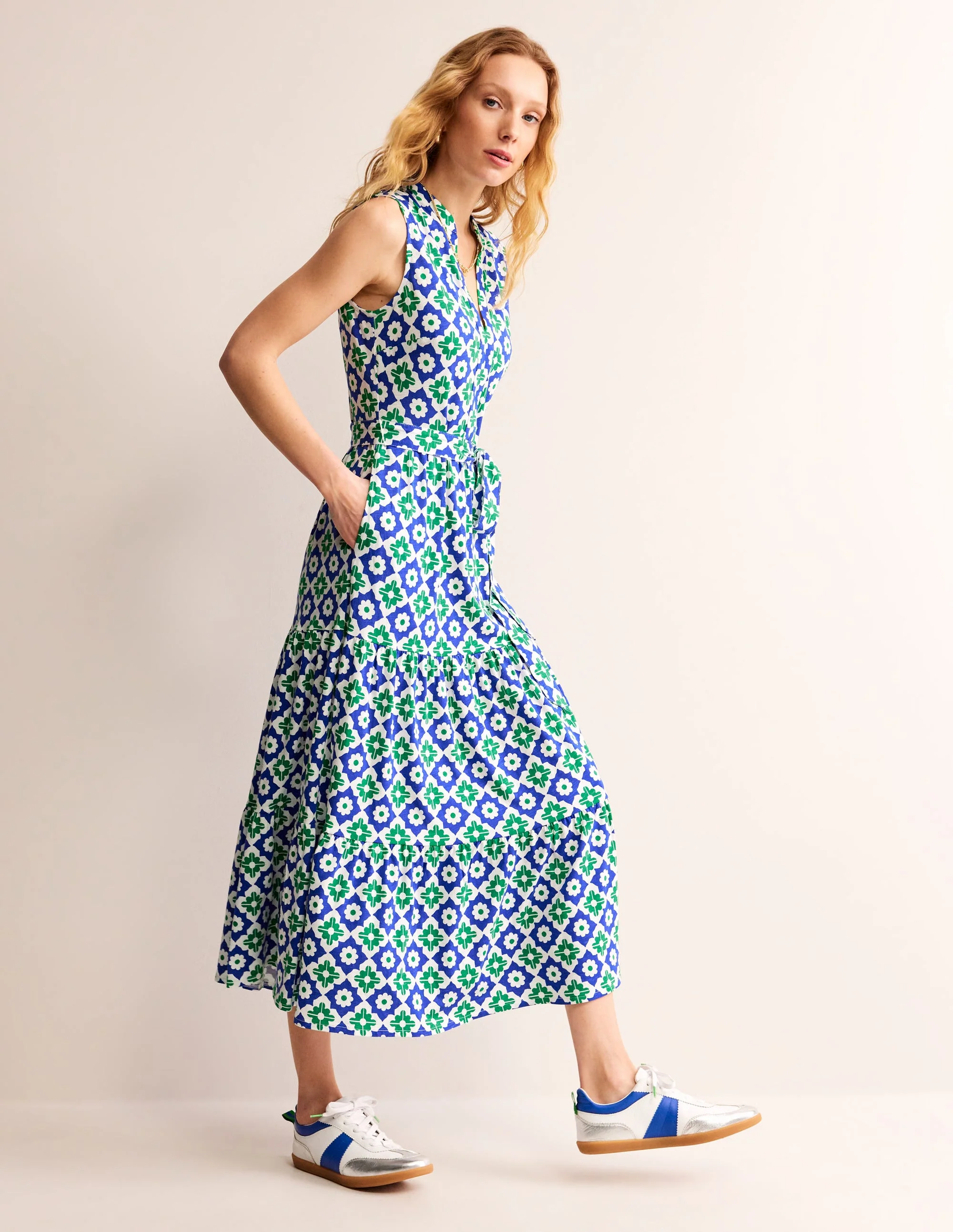 Naomi Maxikleid mit eingekerbtem Kragen-Grünes Tamburin, Geo Stamp - Image 2