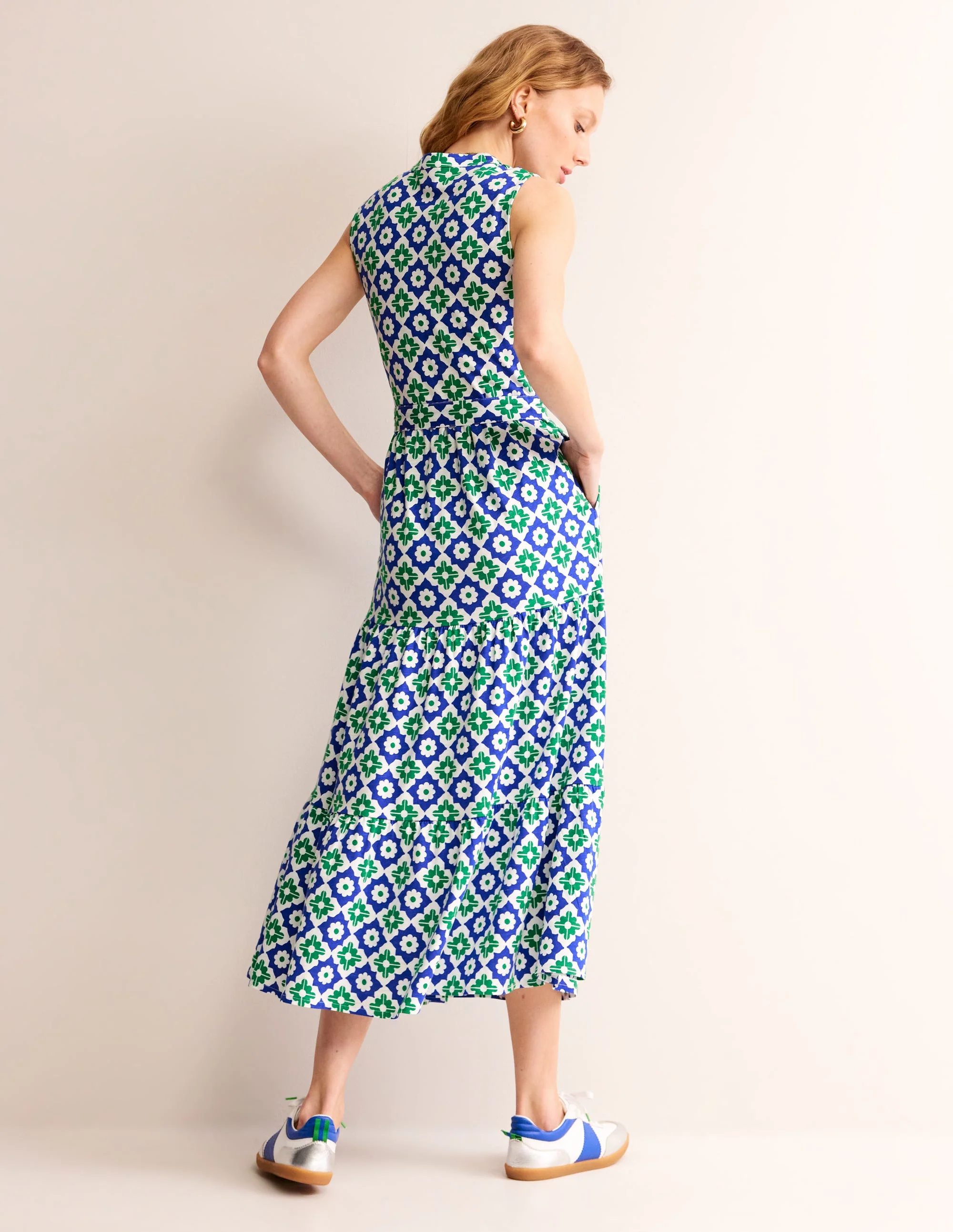 Naomi Maxikleid mit eingekerbtem Kragen-Grünes Tamburin, Geo Stamp - Image 4