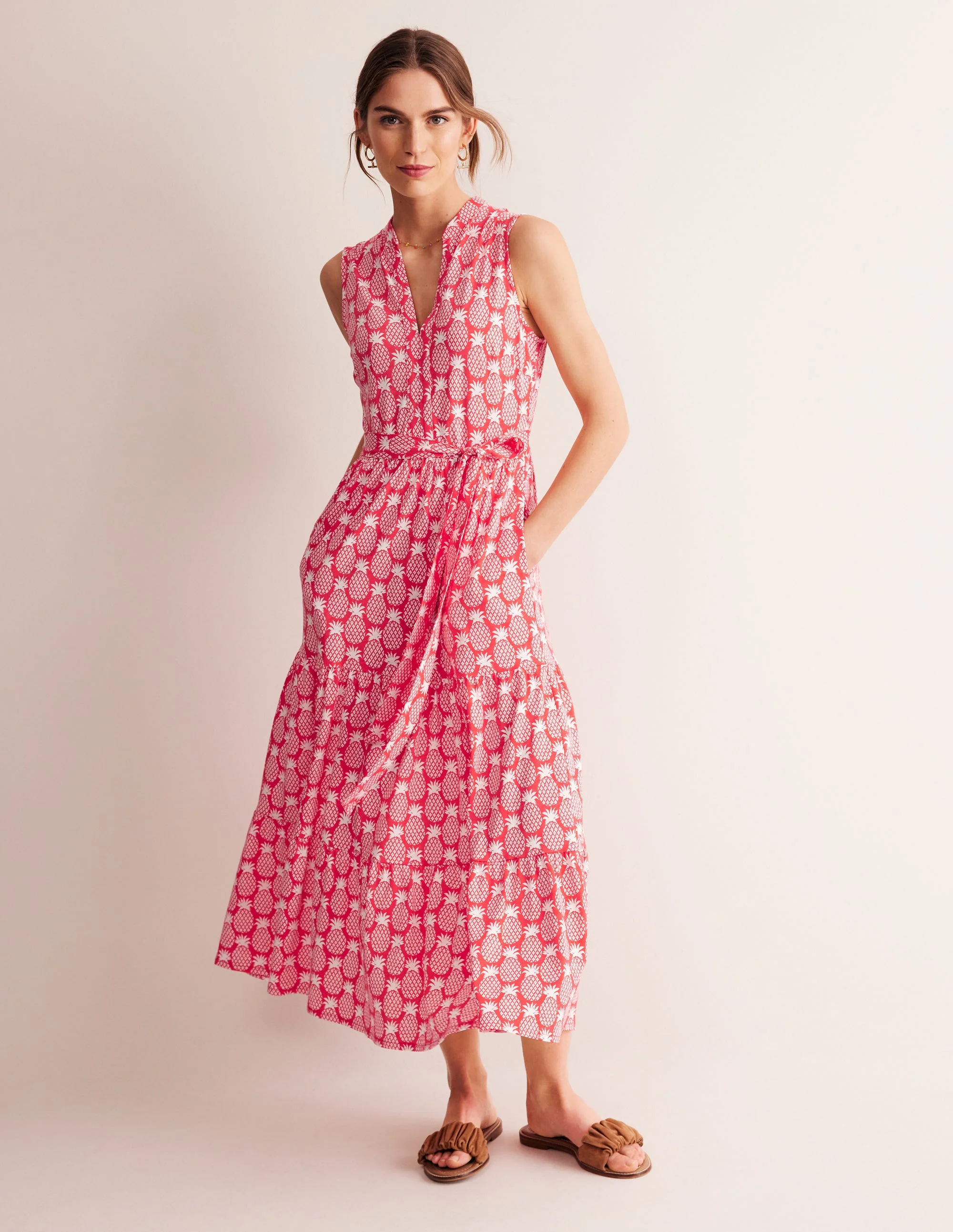 Naomi Maxikleid mit eingekerbtem Kragen-Hibiskus, Ananas Geo - Image 2