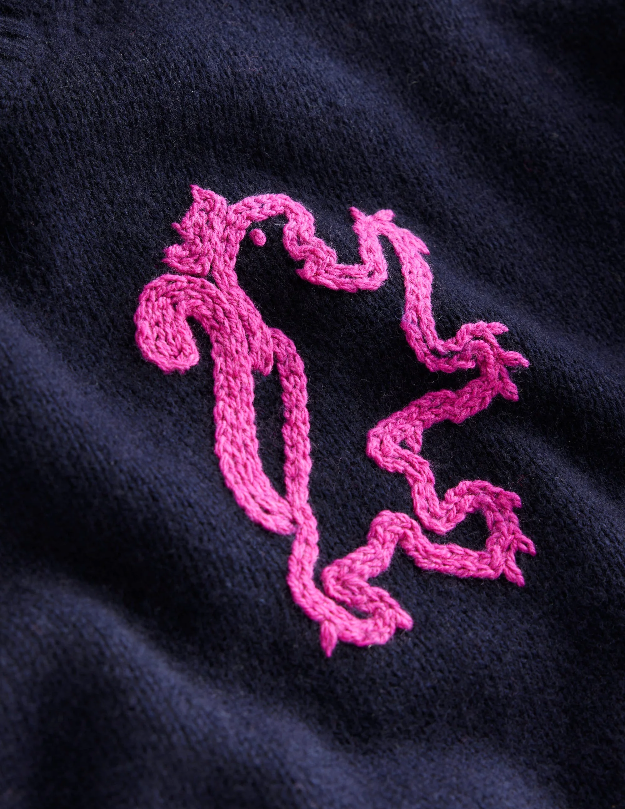 Natalie Pullover mit Stickerei-Marineblau, Britische Ikonen - Image 7