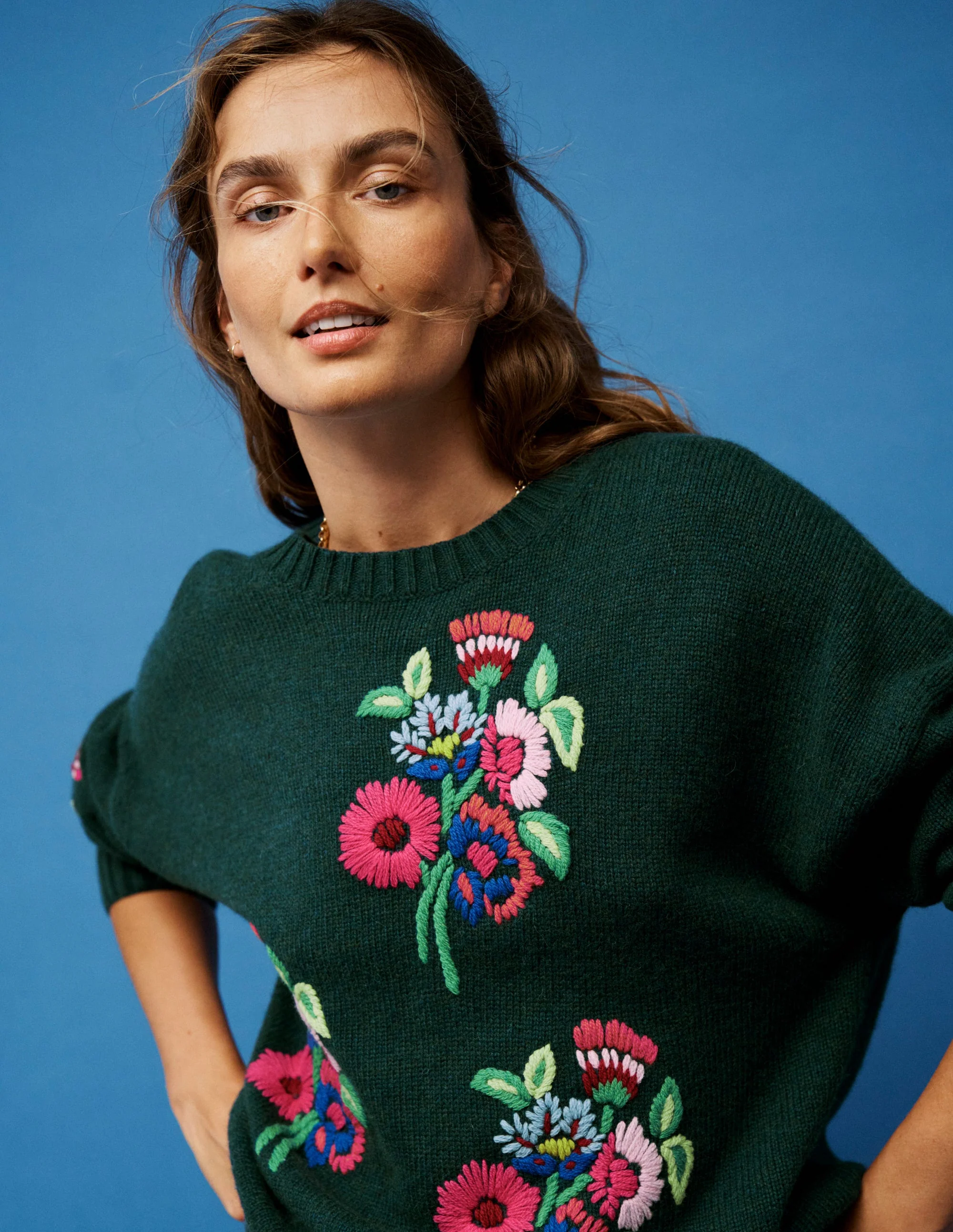 Natalie Pullover mit Stickerei-Smaragdgrün Blumenstrauß - Image 7