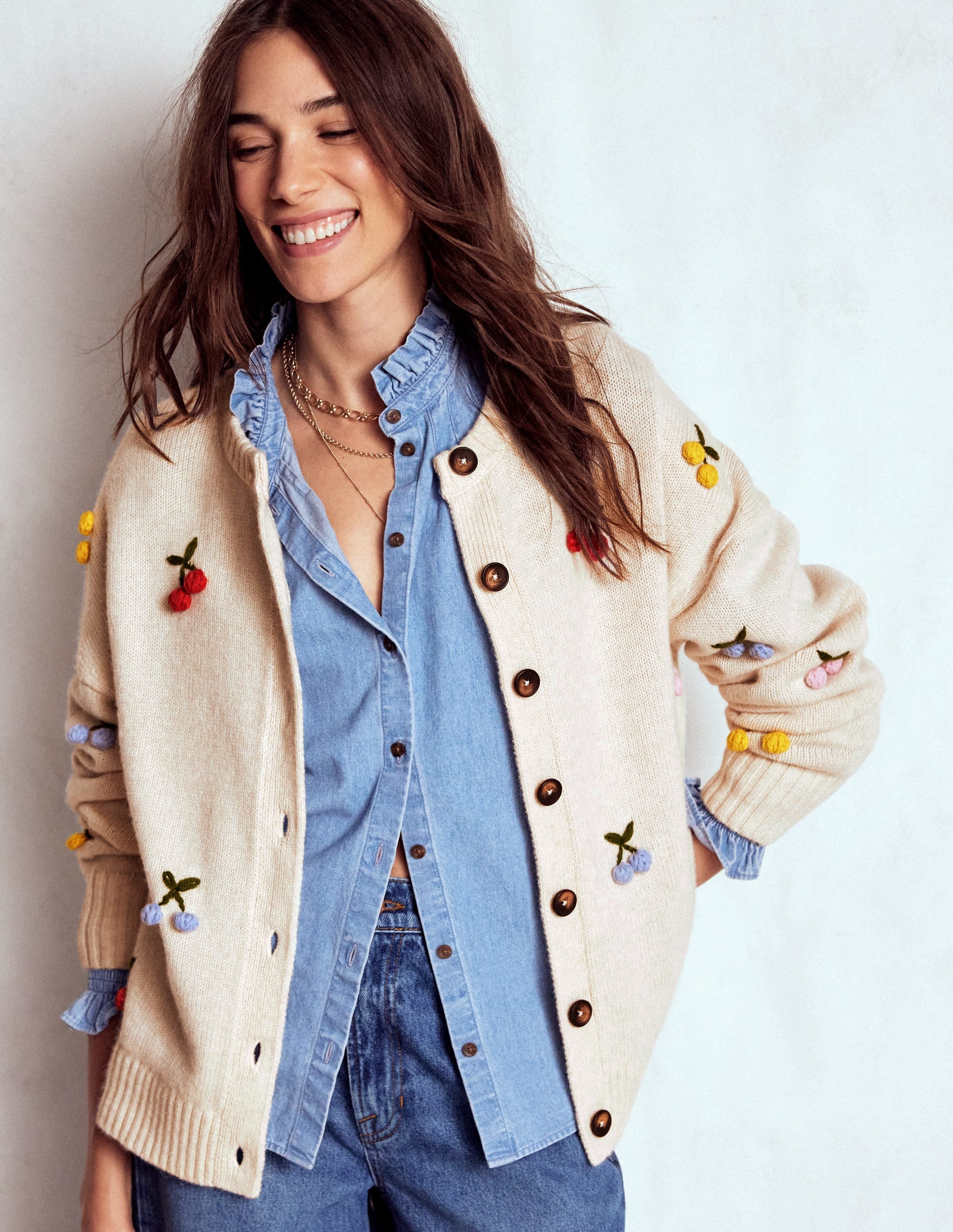 Natalie Strickjacke mit Stickerei-Haferbeige Melange, Kirsche - Image 5