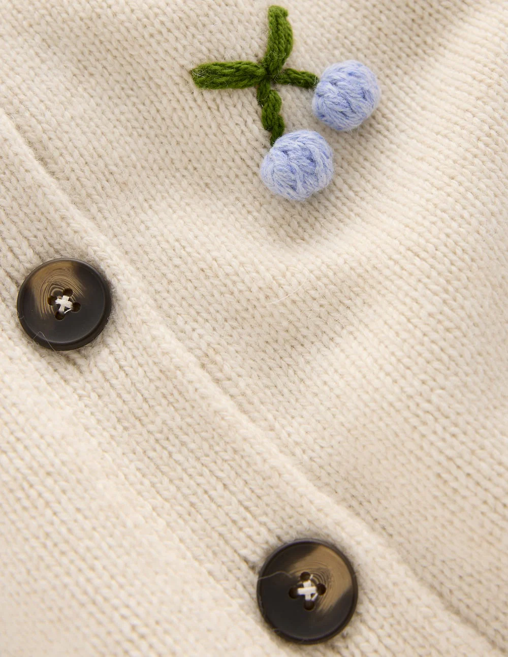 Natalie Strickjacke mit Stickerei-Haferbeige Melange, Kirsche - Image 8