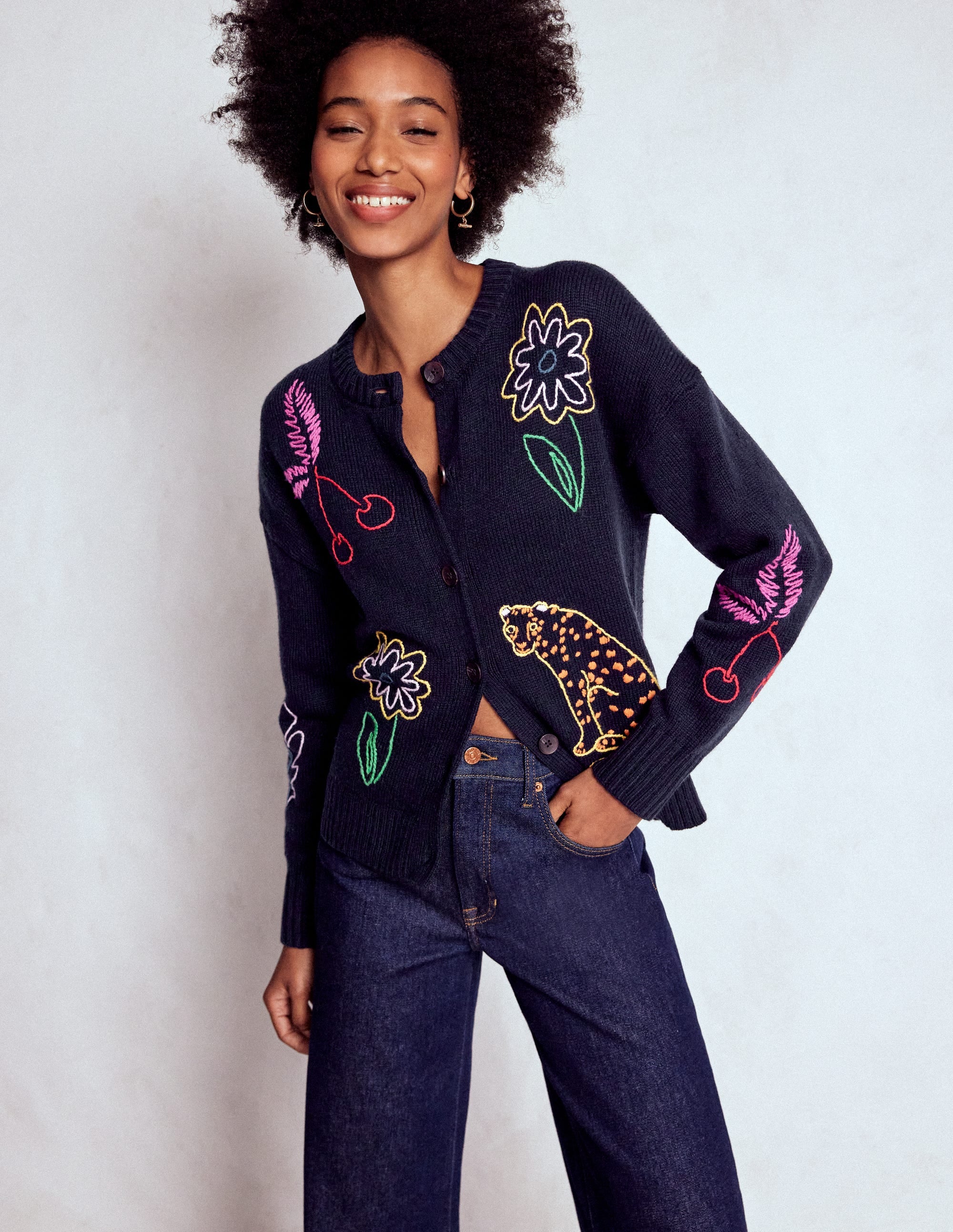 Natalie Strickjacke mit Stickerei-Navy, Stickerei - Image 4