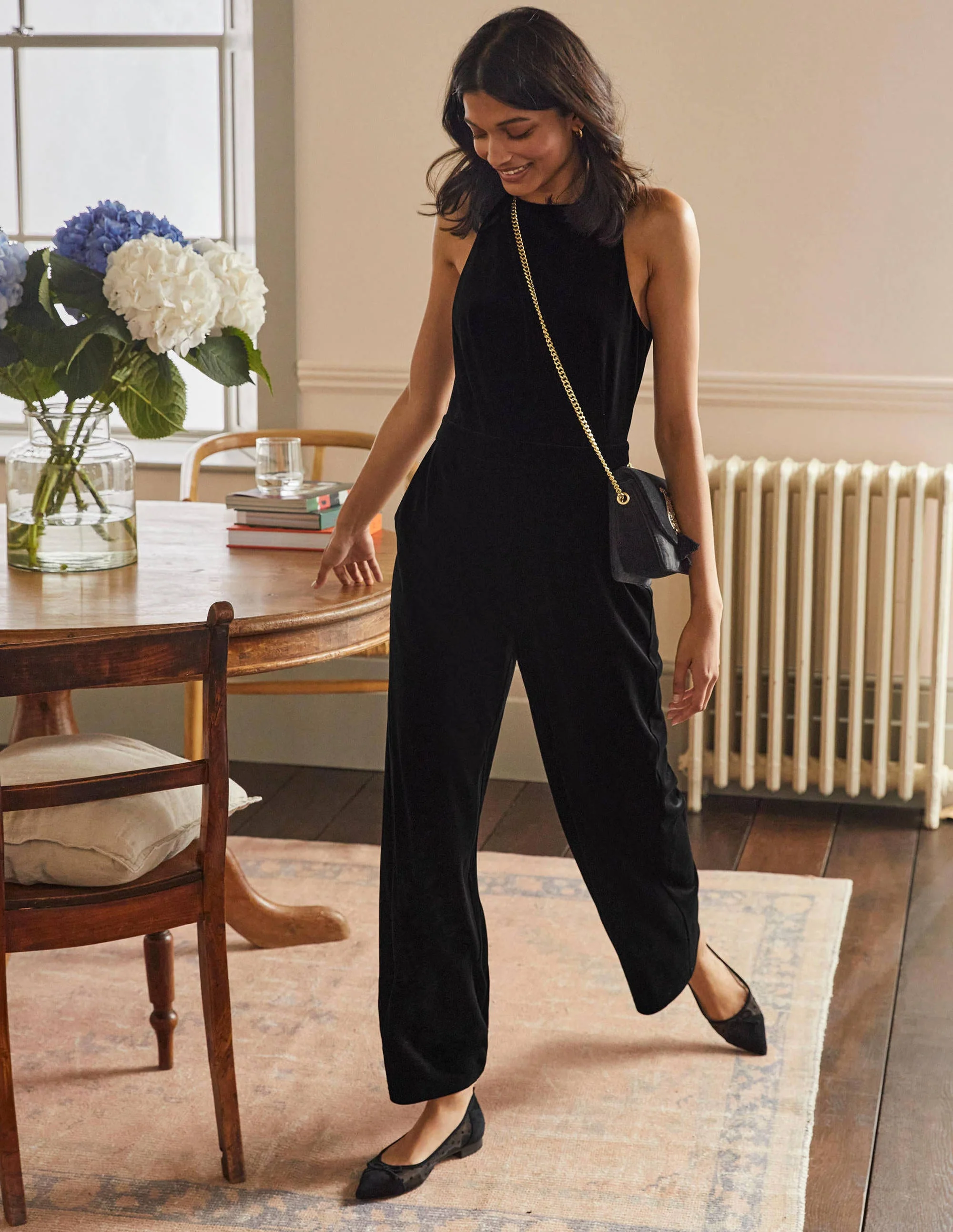 Neckholder-Jumpsuit aus Samt-Schwarz