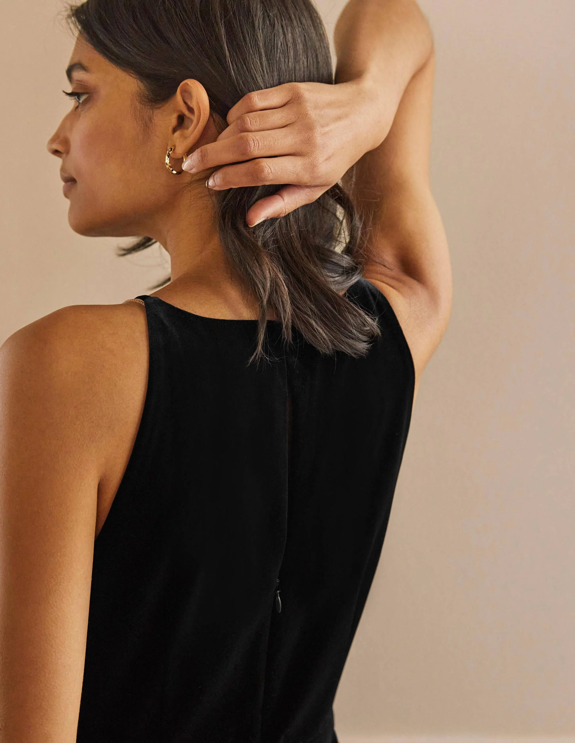 Neckholder-Jumpsuit aus Samt-Schwarz - Image 2