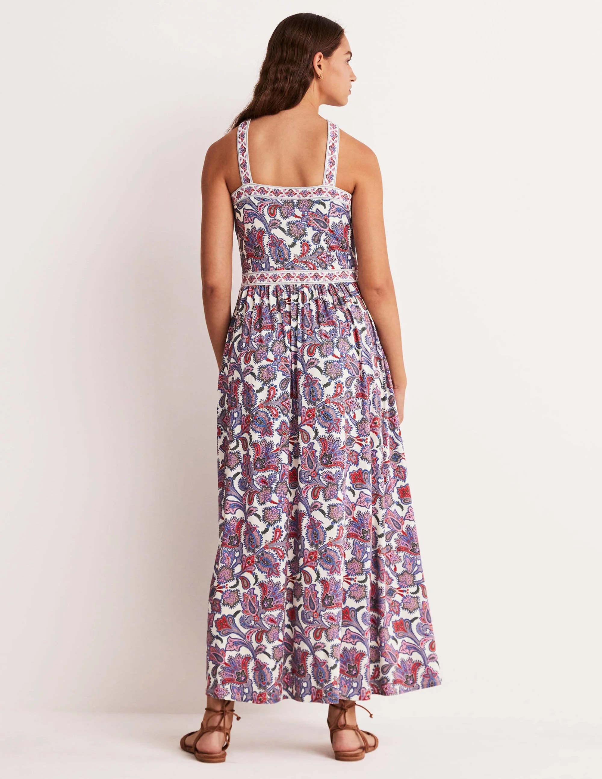 Neckholder-Maxikleid aus Jersey-Naturweiß, Paisley-Knospen - Image 3
