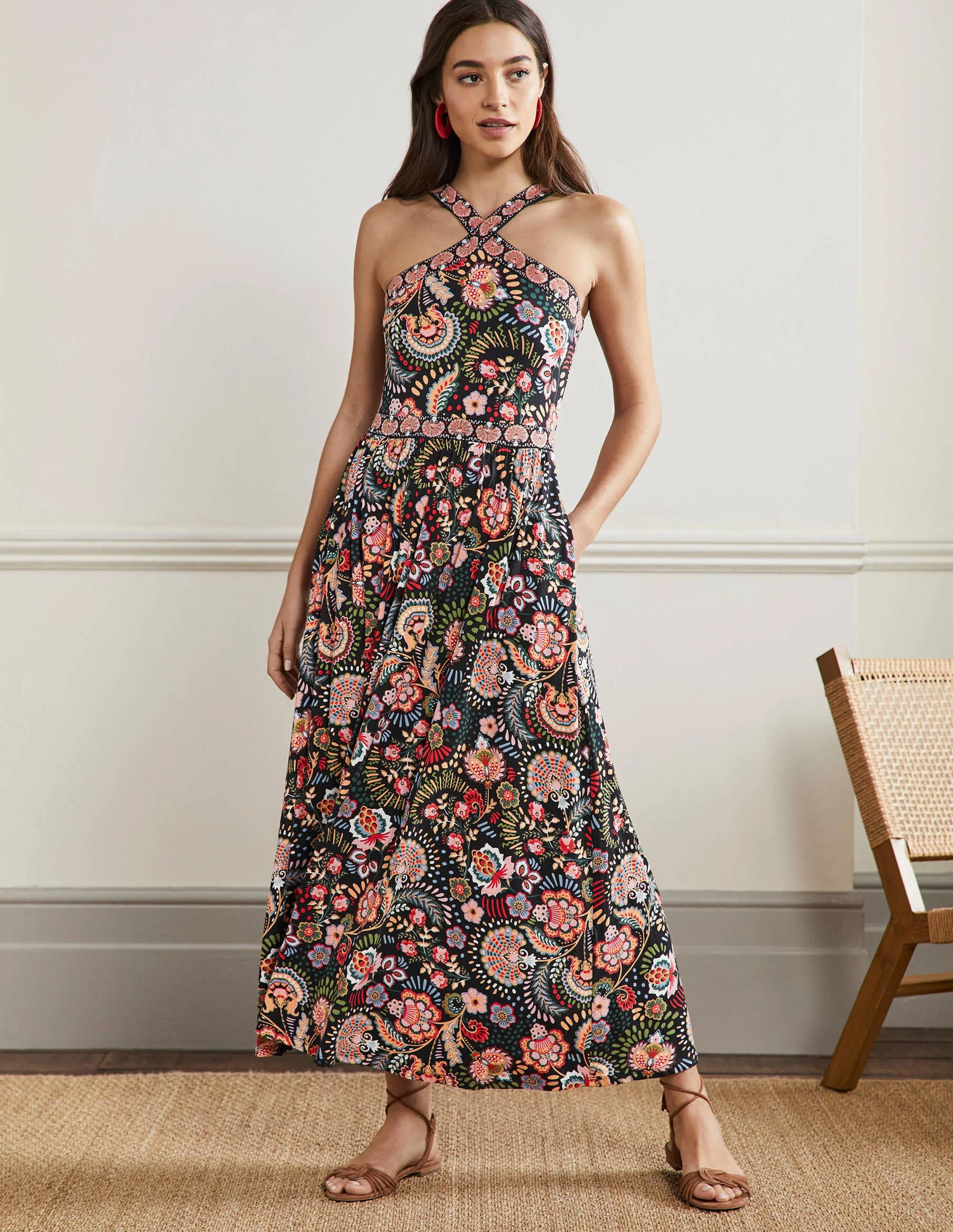 Neckholder-Maxikleid aus Jersey-Schwarz, Dekoratives Wiesenmuster