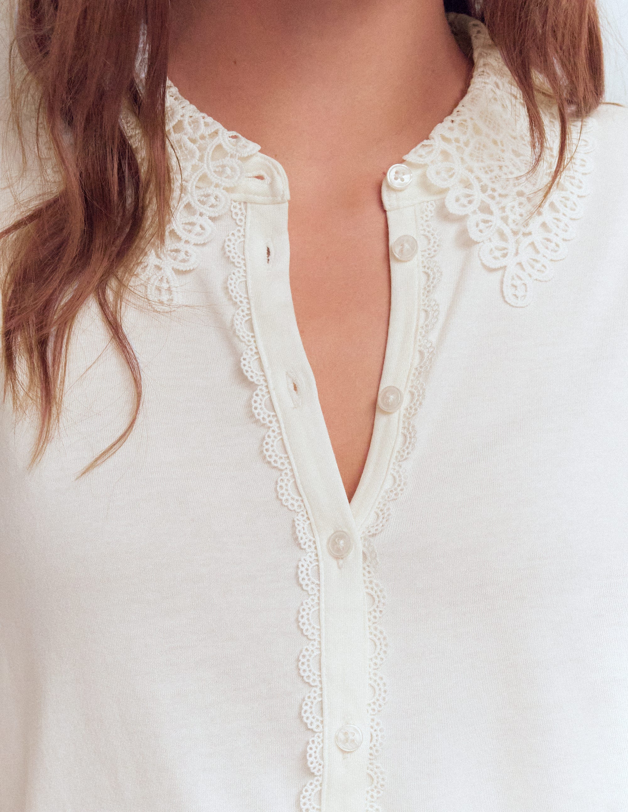 Nessa Bluse mit Lochstickerei am Kragen-Naturweiß - Image 2