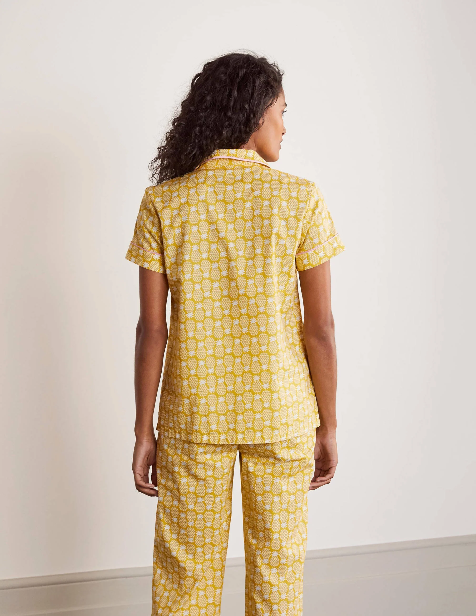 Phoebe Pyjamaoberteil-Schwefelgelb, Geometrisches Ananasmuster - Image 2