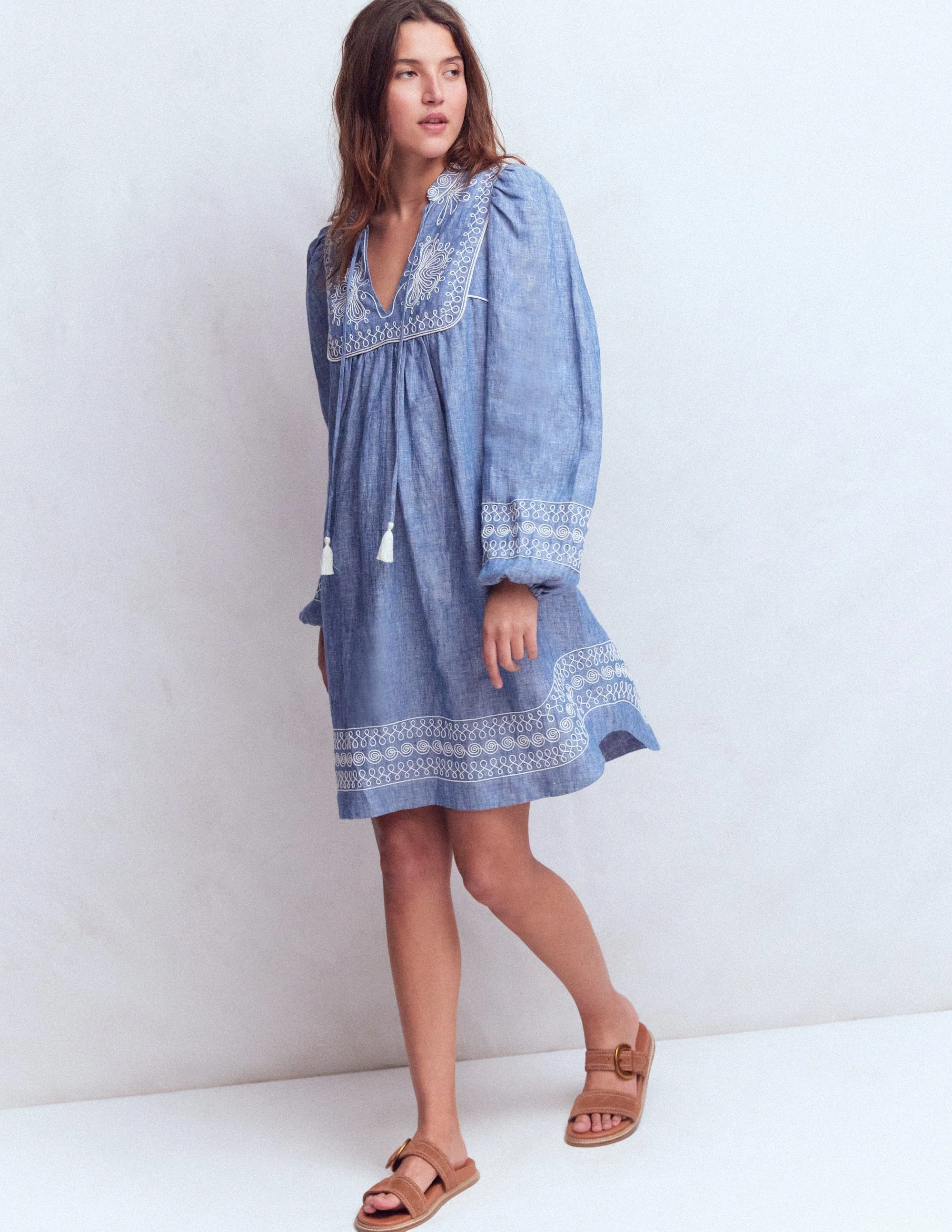 Pia Leinenkleid mit Passe und Quasten-Faux-Uni, Stickerei - Image 4