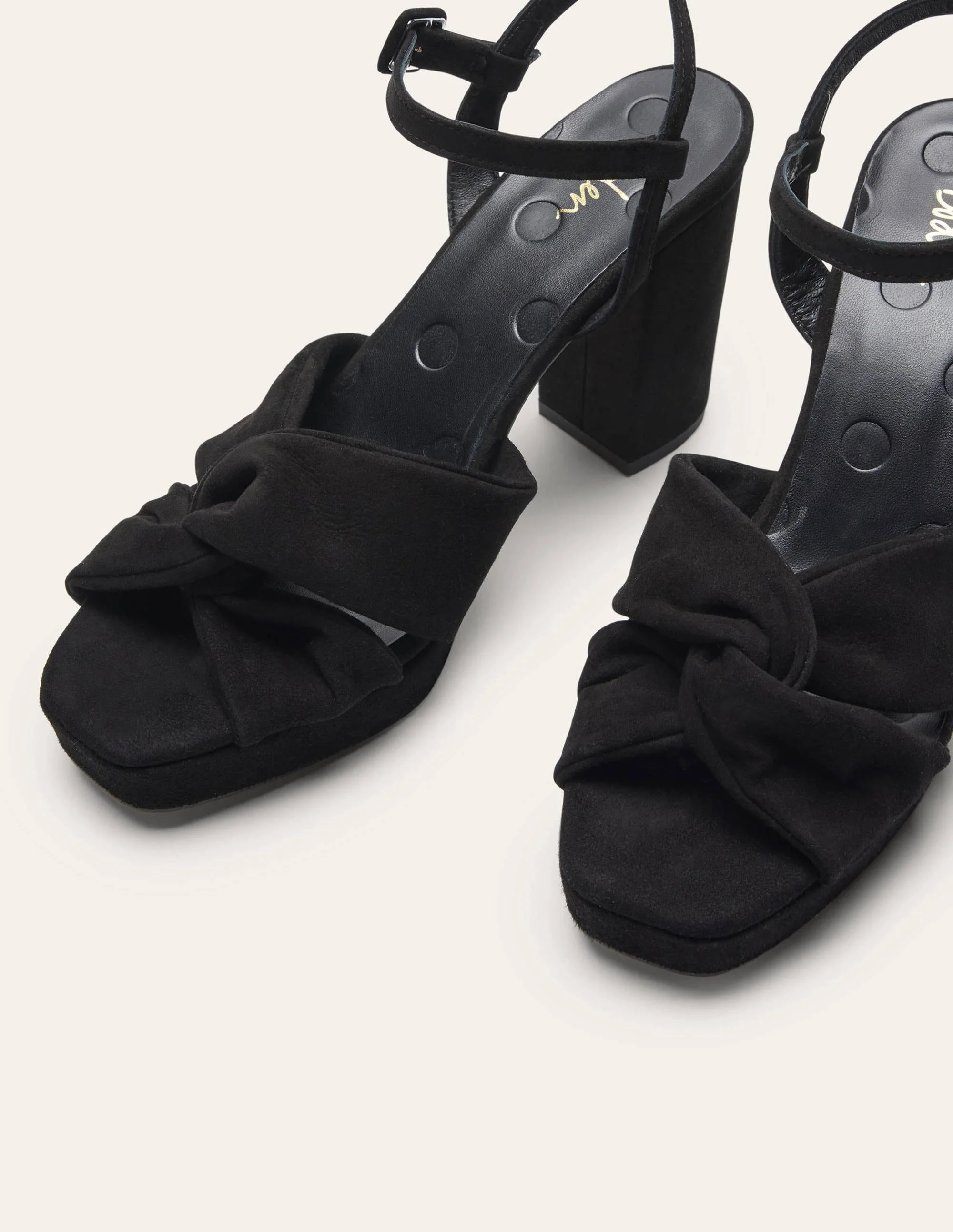 Plateauschuhe mit Absatz und Twistdetail-Schwarz