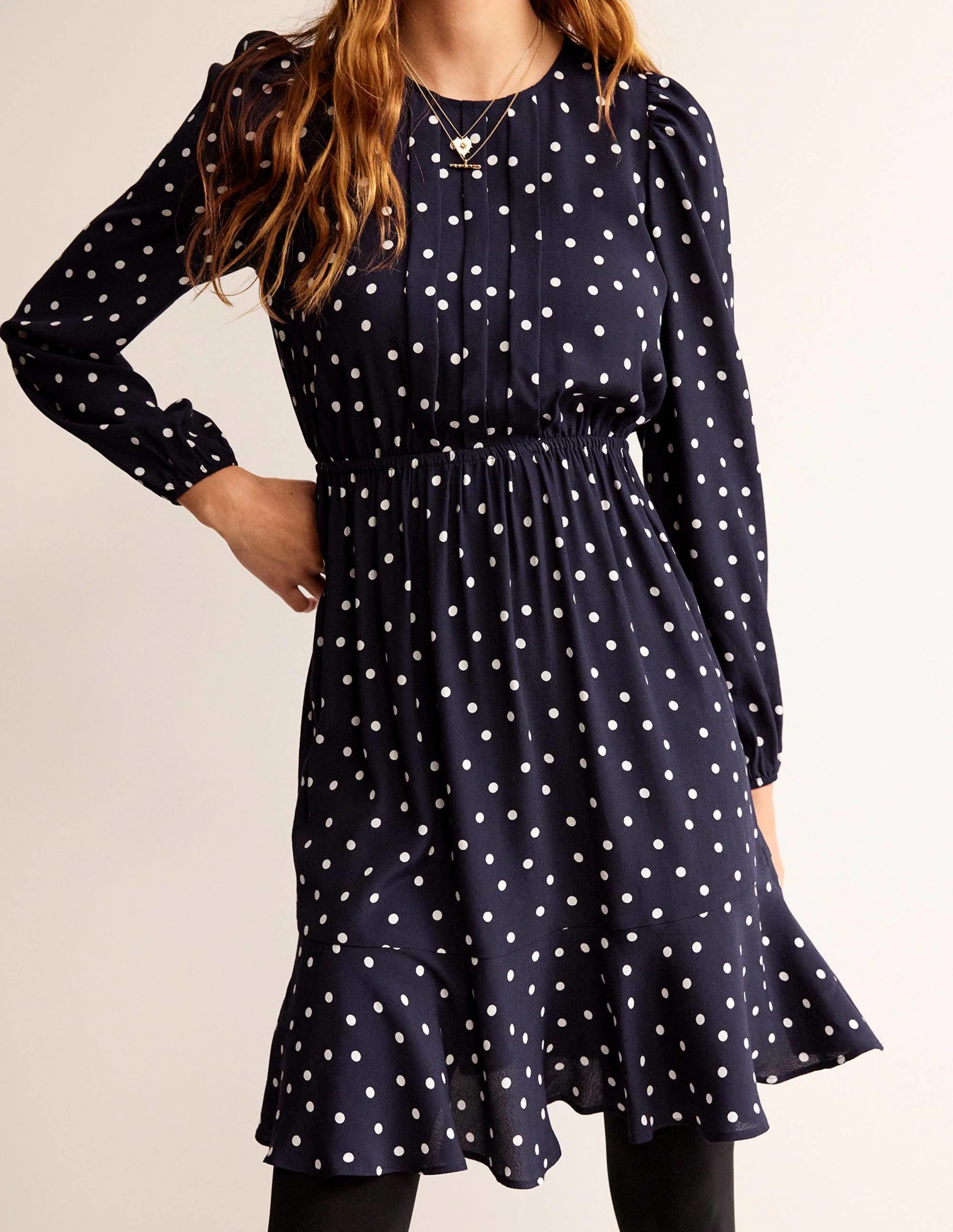 Plissiertes Minikleid mit Schößchen-Französisches Marineblau, Spaced Dot - Image 2