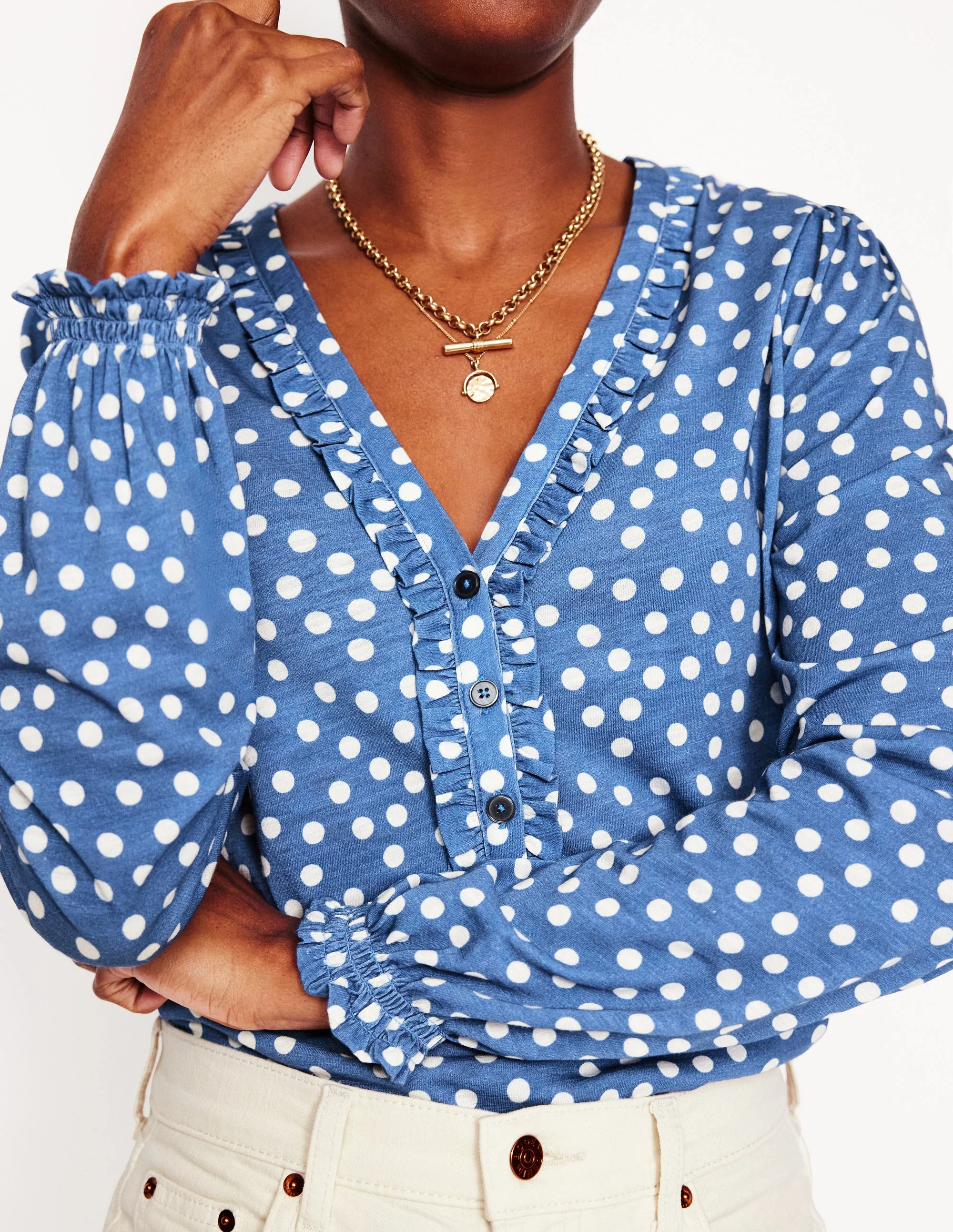 Poppy Henley-Shirt mit Rüschen-Blauer Fluss, Abstrakte Punkte - Image 2