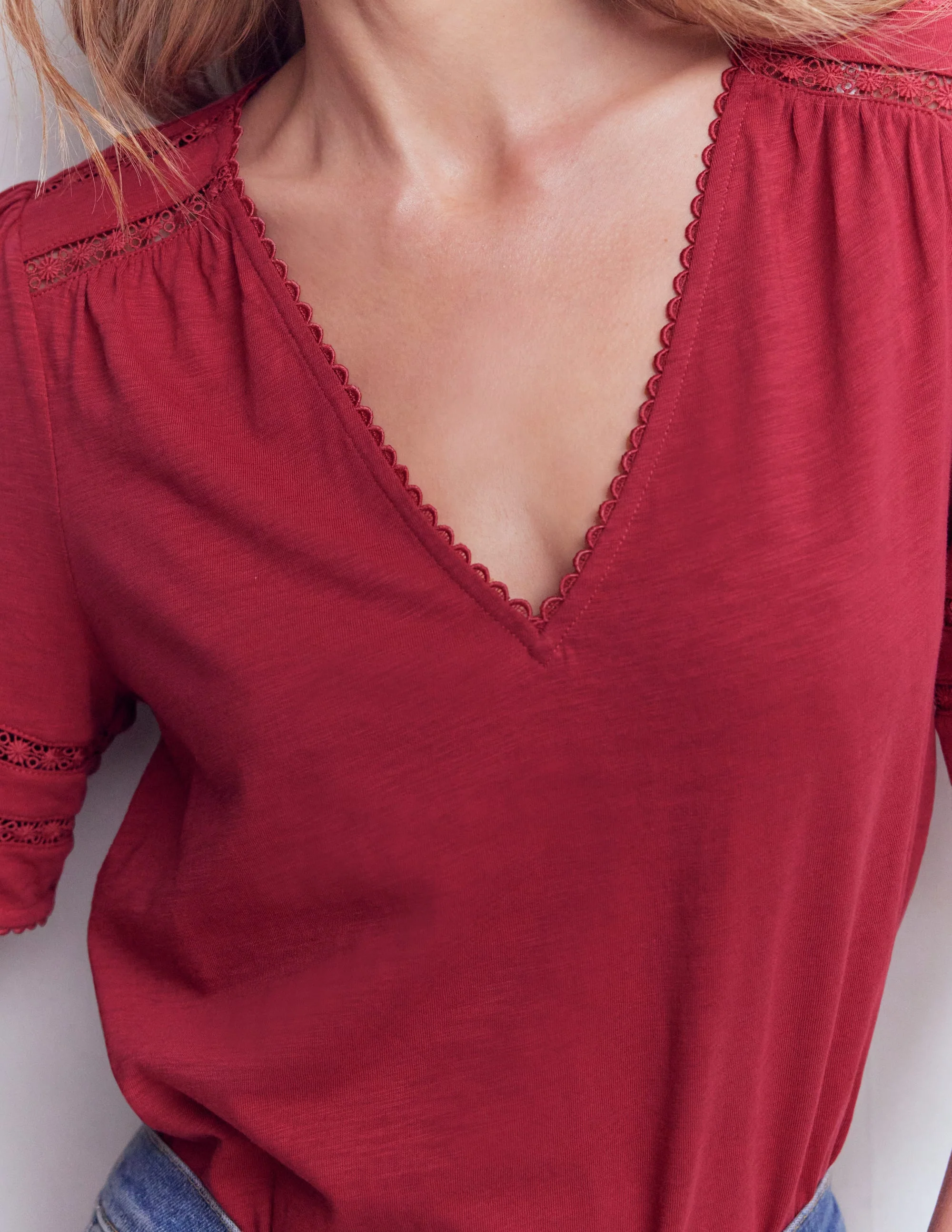 Poppy T-Shirt mit Besatz und V-Ausschnitt-Terrakotta-Rot - Image 2
