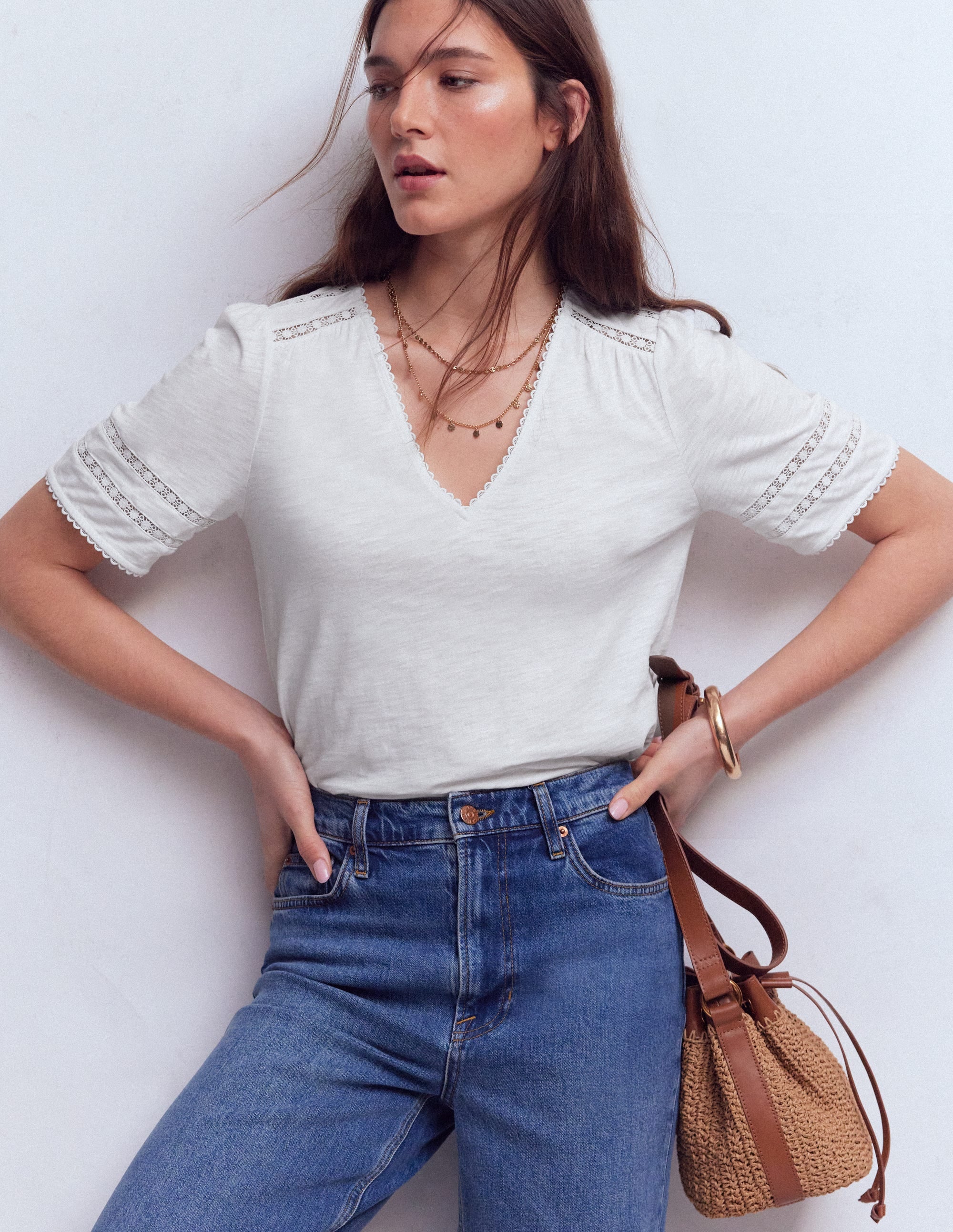 Poppy T-Shirt mit Besatz und V-Ausschnitt-Weiß