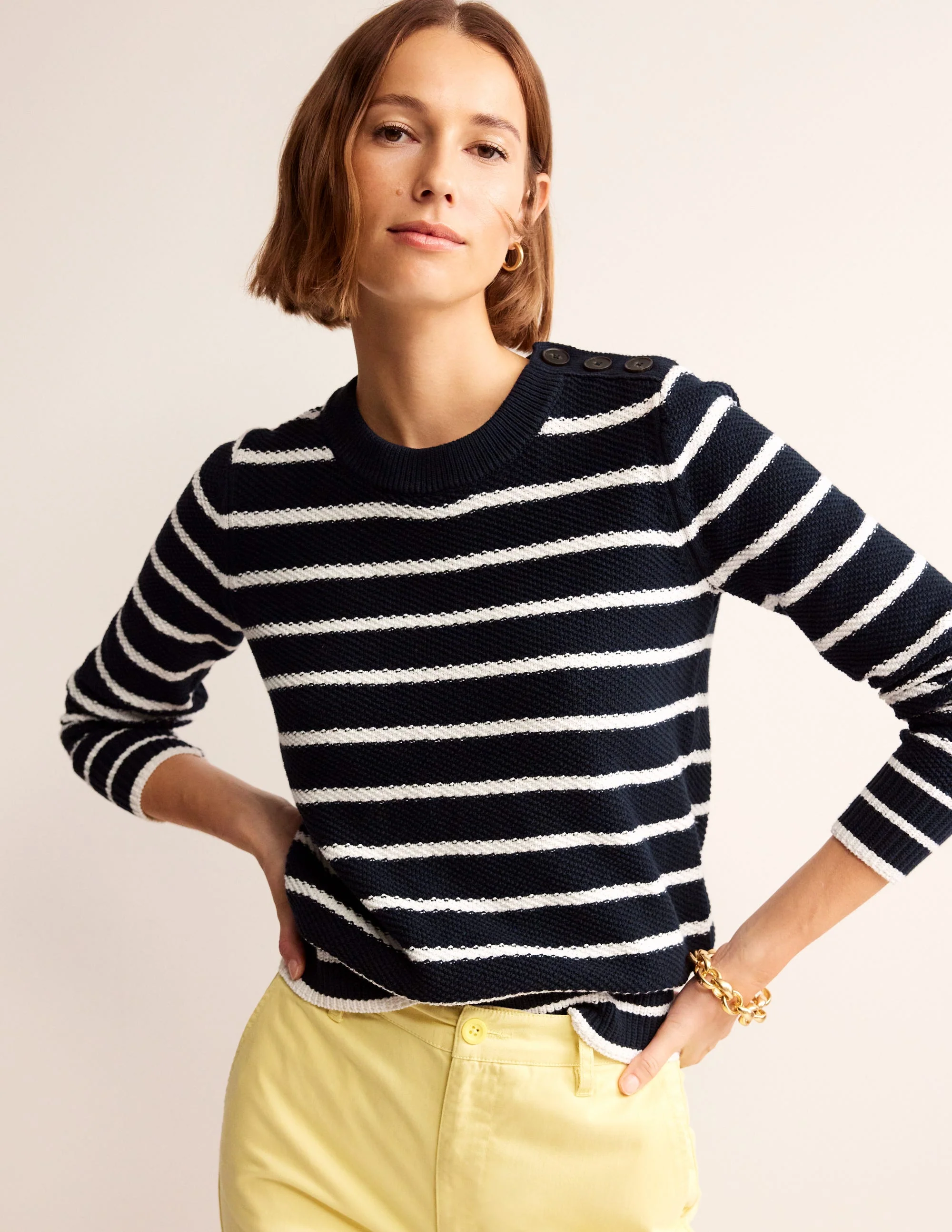 Pullover mit Knopfdetail und Ziernaht-Marineblau/Warmes Naturweiß - Image 4