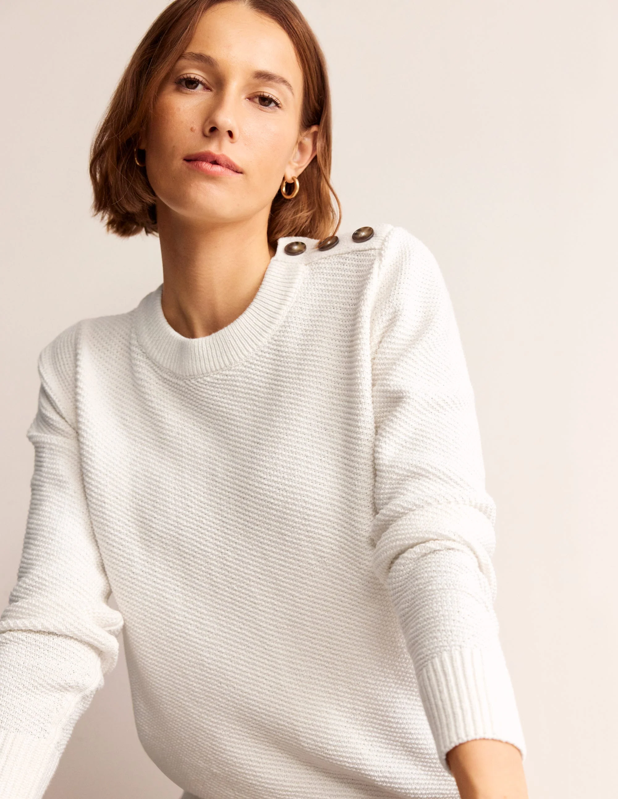 Pullover mit Knopfdetail und Ziernaht-Warmes Naturweiß