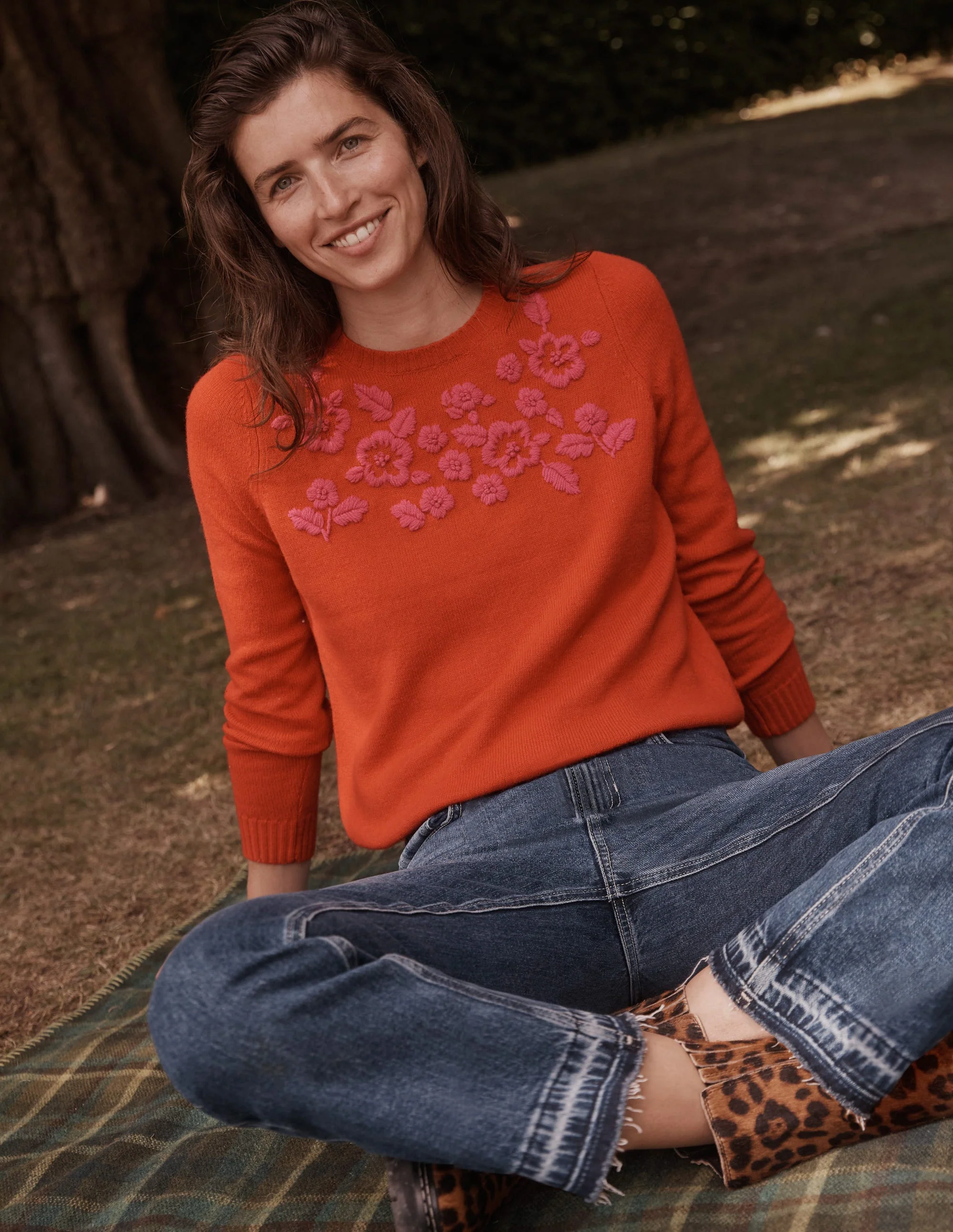 Pullover mit Rundhalsausschnitt und Stickerei-Leuchtendes Rot - Image 5